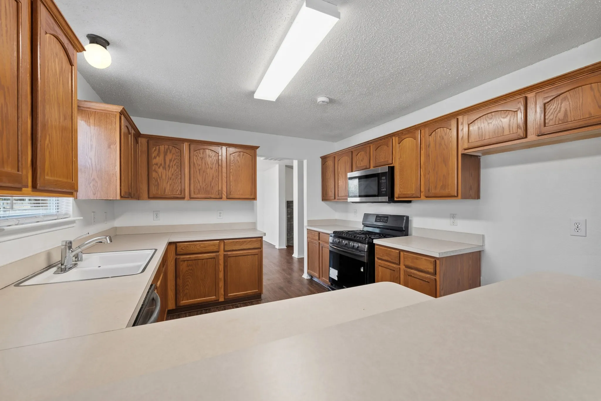 Single Family Residence For Sale in Dallas County , 2817 Island Wren Drive, Mesquite, Texas 75181, 4 Bedroom, 3 Bathroom, 2 Garage spaces, 2,526 Sqft, built in 2003, mls#21359886, Real Estate Agent in Mesquite, Homes For Sale in Dallas county, Homes For Sale in Mesquite, Realtor in Mesquite Texas, Real Estate Brokerage Independent Realty Texas, Luminita Cordes Realtor