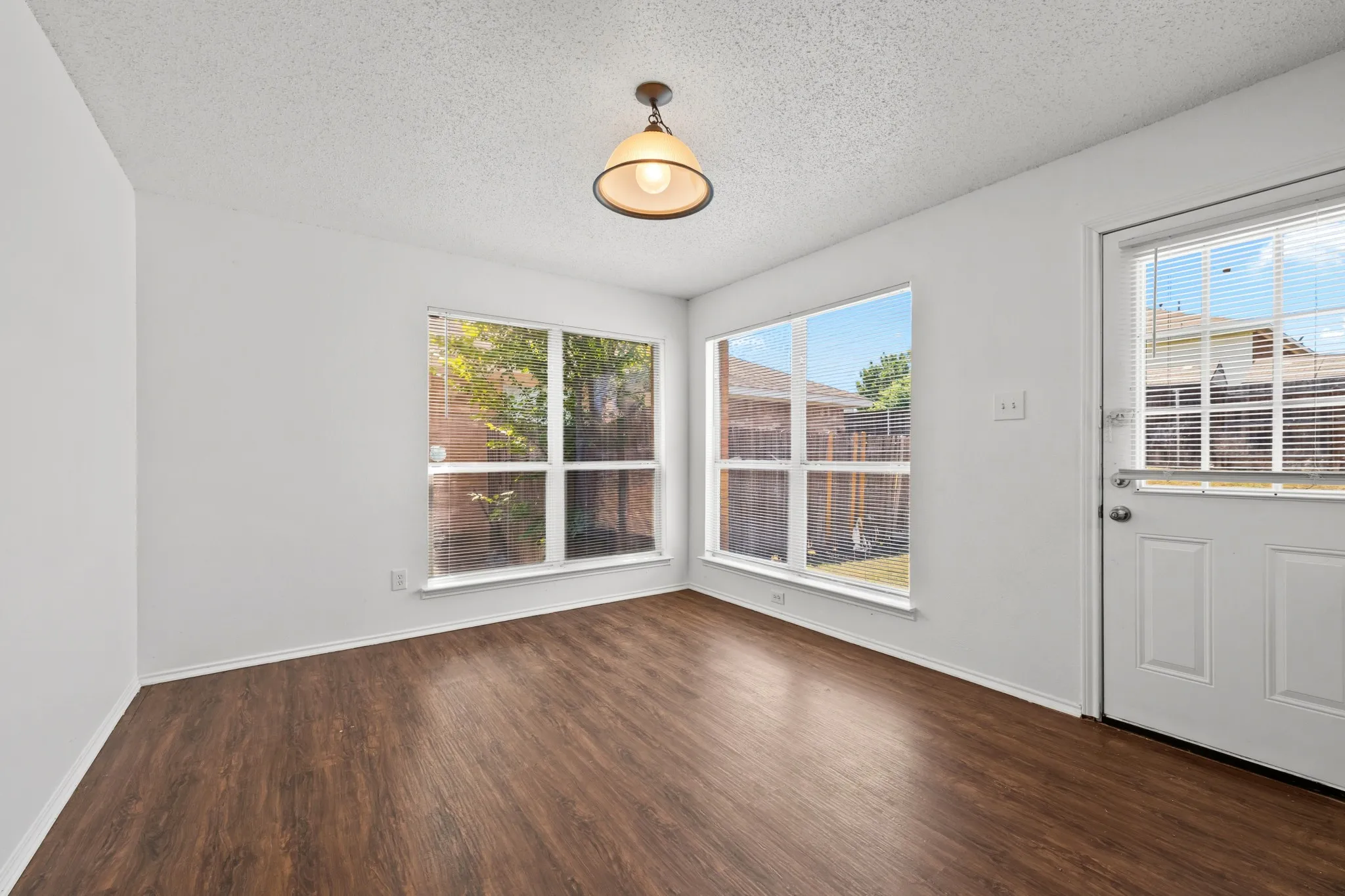 Single Family Residence For Sale in Dallas County , 2817 Island Wren Drive, Mesquite, Texas 75181, 4 Bedroom, 3 Bathroom, 2 Garage spaces, 2,526 Sqft, built in 2003, mls#21359886, Real Estate Agent in Mesquite, Homes For Sale in Dallas county, Homes For Sale in Mesquite, Realtor in Mesquite Texas, Real Estate Brokerage Independent Realty Texas, Luminita Cordes Realtor