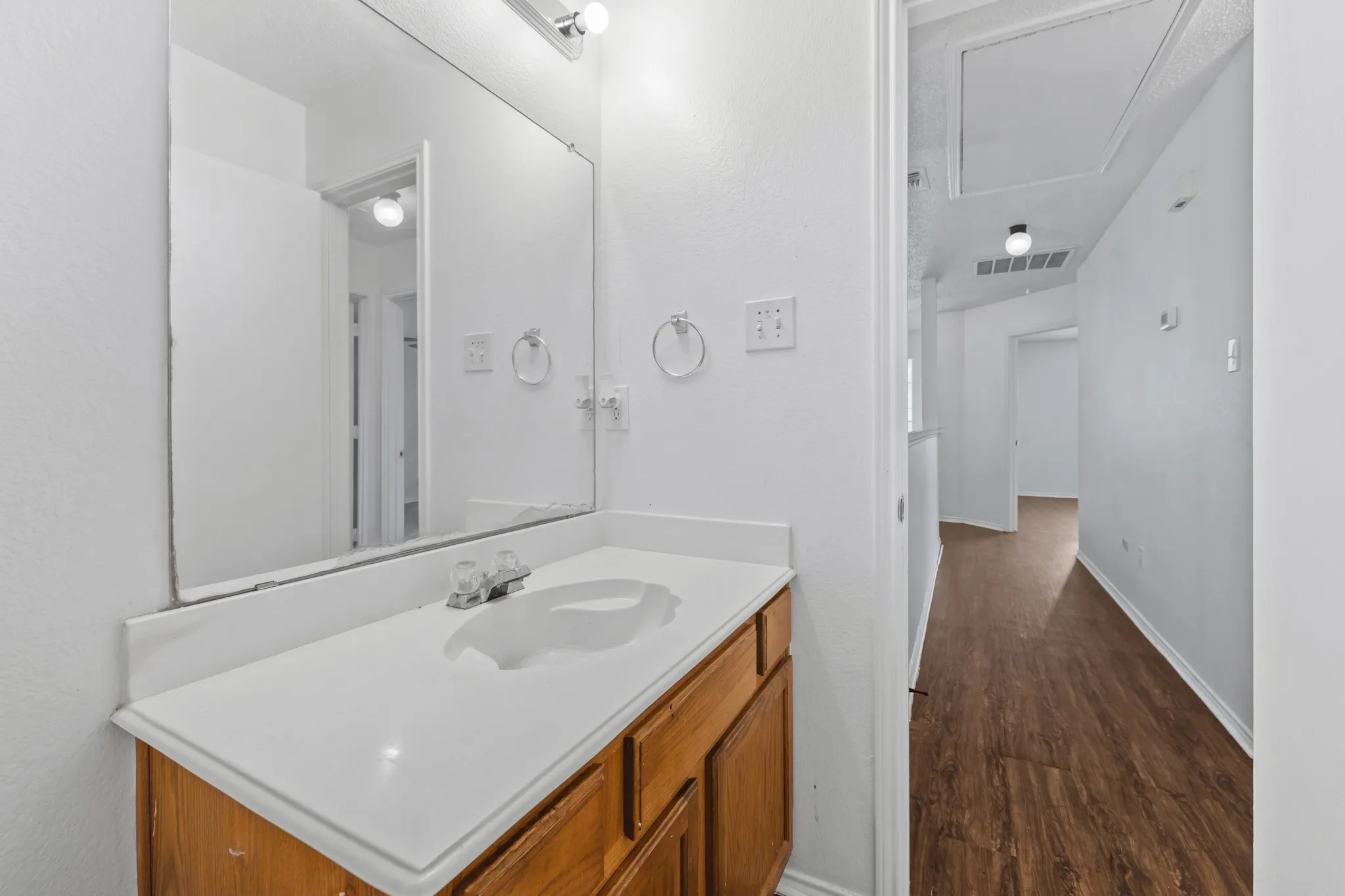 Single Family Residence For Sale in Dallas County , 2817 Island Wren Drive, Mesquite, Texas 75181, 4 Bedroom, 3 Bathroom, 2 Garage spaces, 2,526 Sqft, built in 2003, mls#21359886, Real Estate Agent in Mesquite, Homes For Sale in Dallas county, Homes For Sale in Mesquite, Realtor in Mesquite Texas, Real Estate Brokerage Independent Realty Texas, Luminita Cordes Realtor