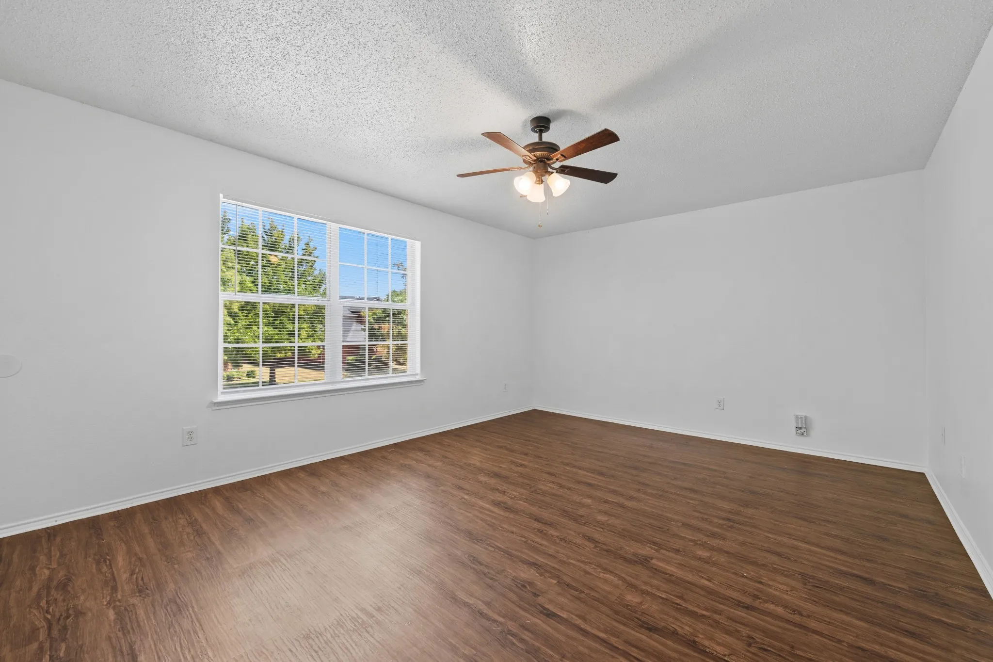 Single Family Residence For Sale in Dallas County , 2817 Island Wren Drive, Mesquite, Texas 75181, 4 Bedroom, 3 Bathroom, 2 Garage spaces, 2,526 Sqft, built in 2003, mls#21359886, Real Estate Agent in Mesquite, Homes For Sale in Dallas county, Homes For Sale in Mesquite, Realtor in Mesquite Texas, Real Estate Brokerage Independent Realty Texas, Luminita Cordes Realtor