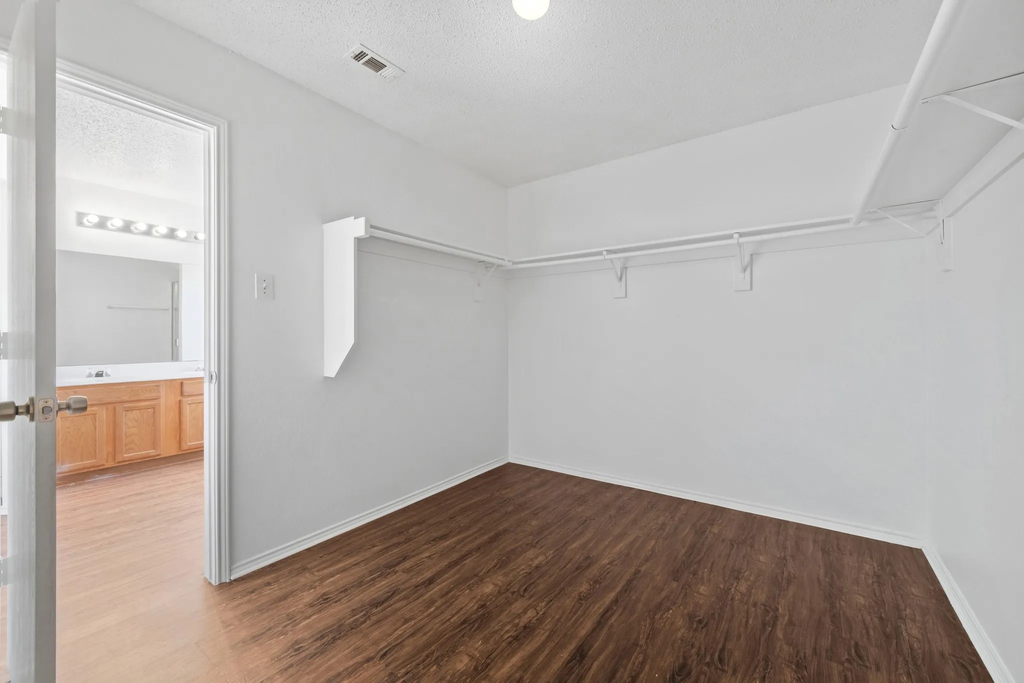 Single Family Residence For Sale in Dallas County , 2817 Island Wren Drive, Mesquite, Texas 75181, 4 Bedroom, 3 Bathroom, 2 Garage spaces, 2,526 Sqft, built in 2003, mls#21359886, Real Estate Agent in Mesquite, Homes For Sale in Dallas county, Homes For Sale in Mesquite, Realtor in Mesquite Texas, Real Estate Brokerage Independent Realty Texas, Luminita Cordes Realtor