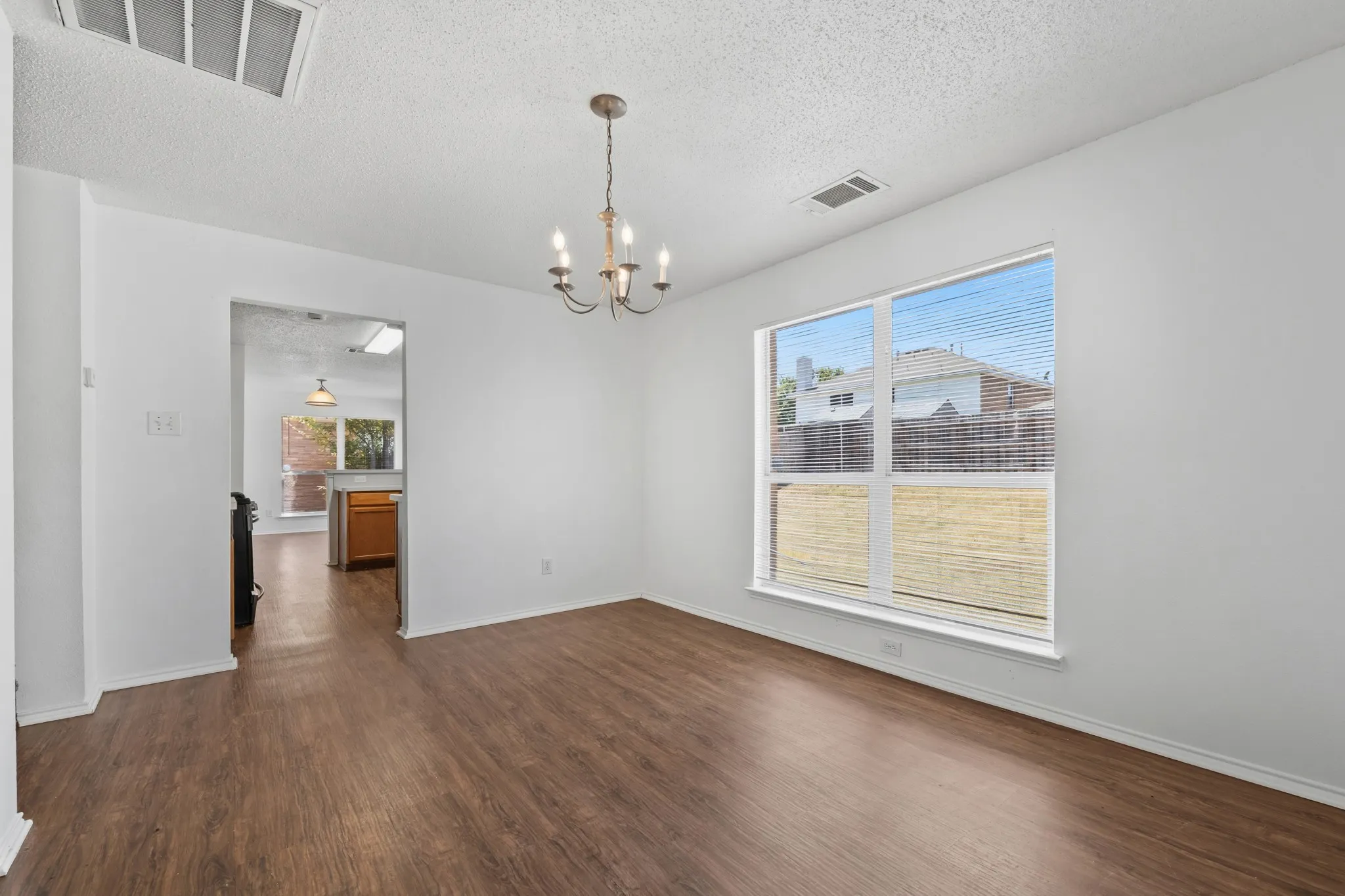 Single Family Residence For Sale in Dallas County , 2817 Island Wren Drive, Mesquite, Texas 75181, 4 Bedroom, 3 Bathroom, 2 Garage spaces, 2,526 Sqft, built in 2003, mls#21359886, Real Estate Agent in Mesquite, Homes For Sale in Dallas county, Homes For Sale in Mesquite, Realtor in Mesquite Texas, Real Estate Brokerage Independent Realty Texas, Luminita Cordes Realtor