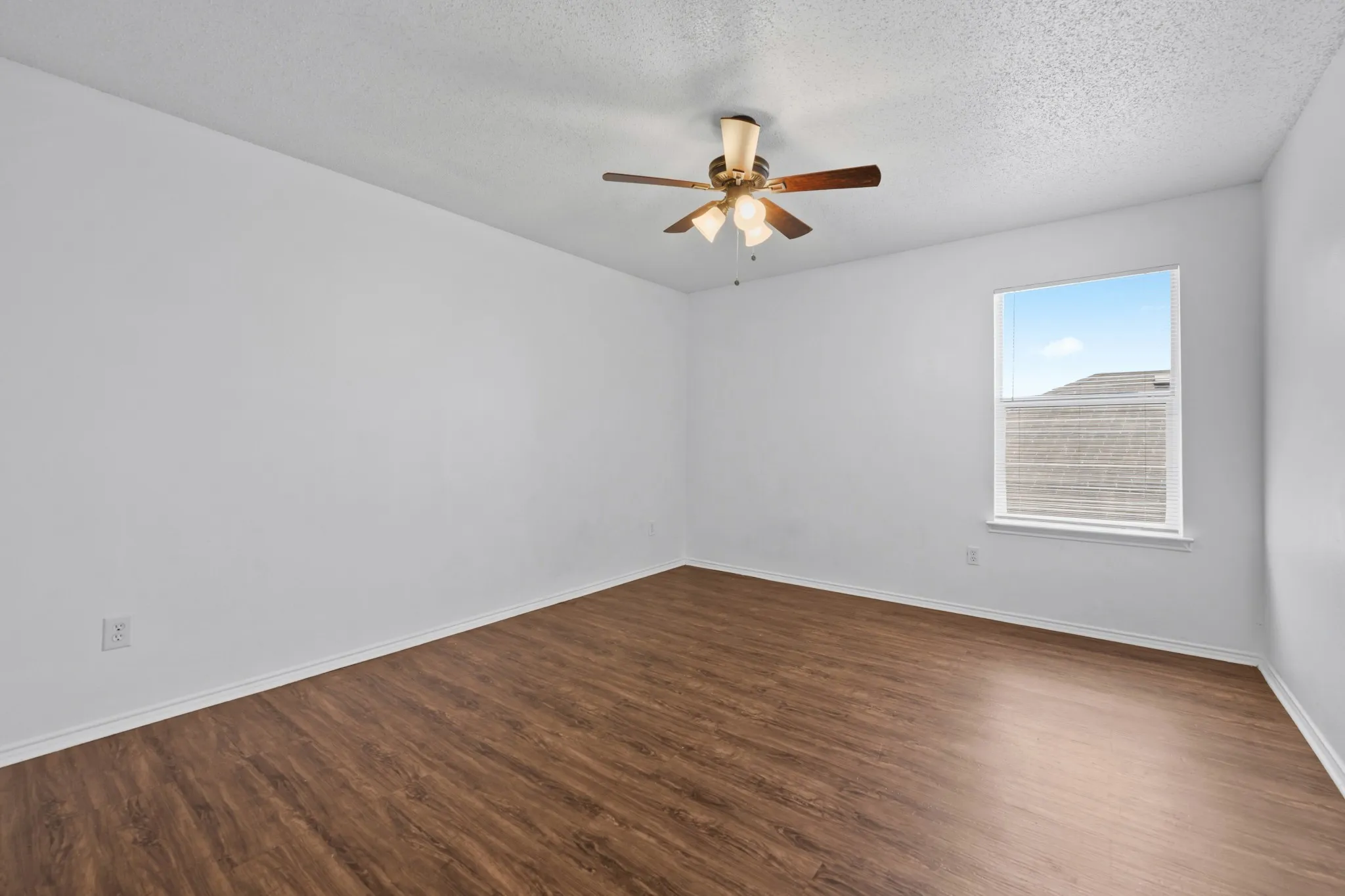 Single Family Residence For Sale in Dallas County , 2817 Island Wren Drive, Mesquite, Texas 75181, 4 Bedroom, 3 Bathroom, 2 Garage spaces, 2,526 Sqft, built in 2003, mls#21359886, Real Estate Agent in Mesquite, Homes For Sale in Dallas county, Homes For Sale in Mesquite, Realtor in Mesquite Texas, Real Estate Brokerage Independent Realty Texas, Luminita Cordes Realtor