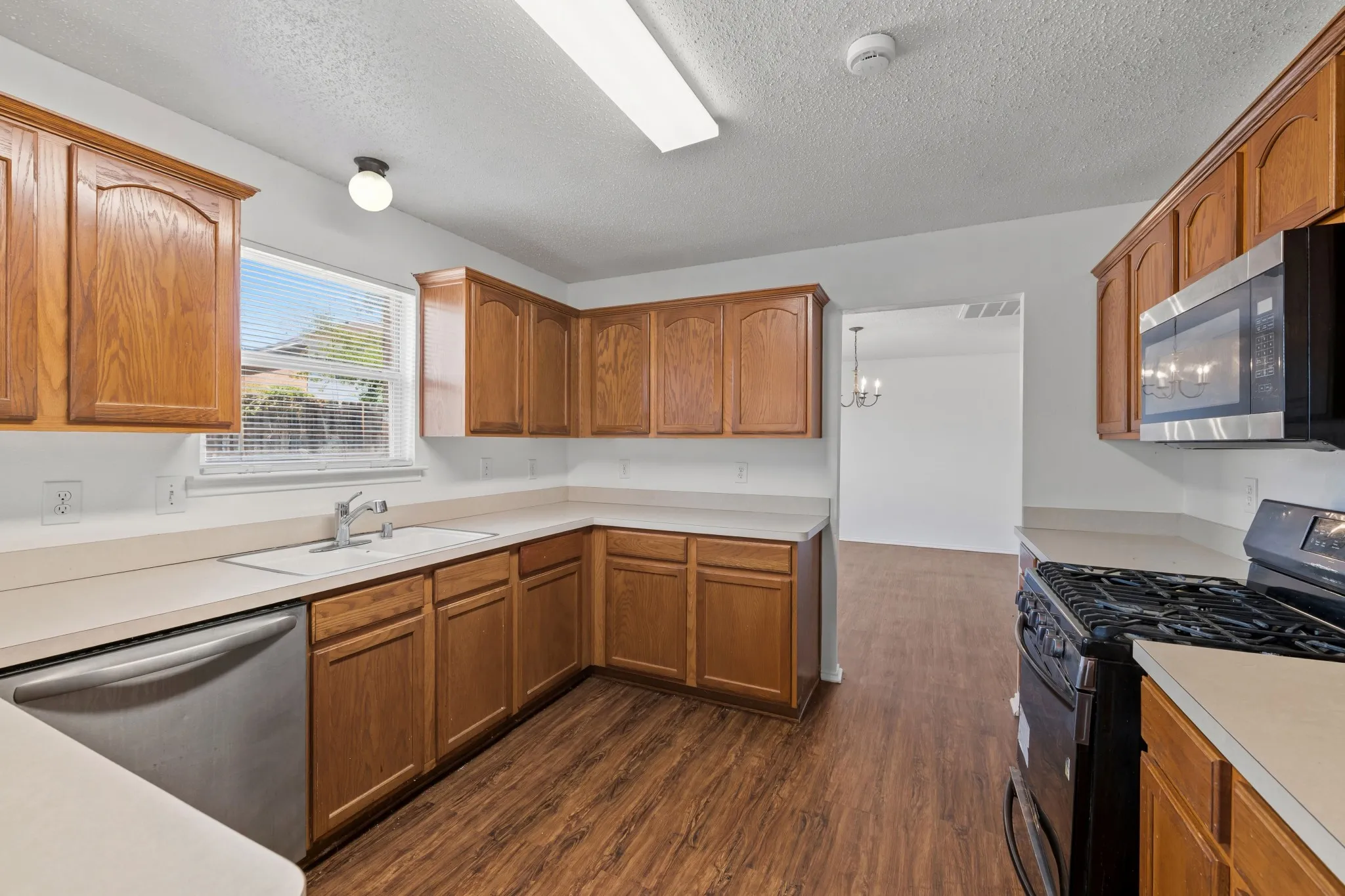 Single Family Residence For Sale in Dallas County , 2817 Island Wren Drive, Mesquite, Texas 75181, 4 Bedroom, 3 Bathroom, 2 Garage spaces, 2,526 Sqft, built in 2003, mls#21359886, Real Estate Agent in Mesquite, Homes For Sale in Dallas county, Homes For Sale in Mesquite, Realtor in Mesquite Texas, Real Estate Brokerage Independent Realty Texas, Luminita Cordes Realtor