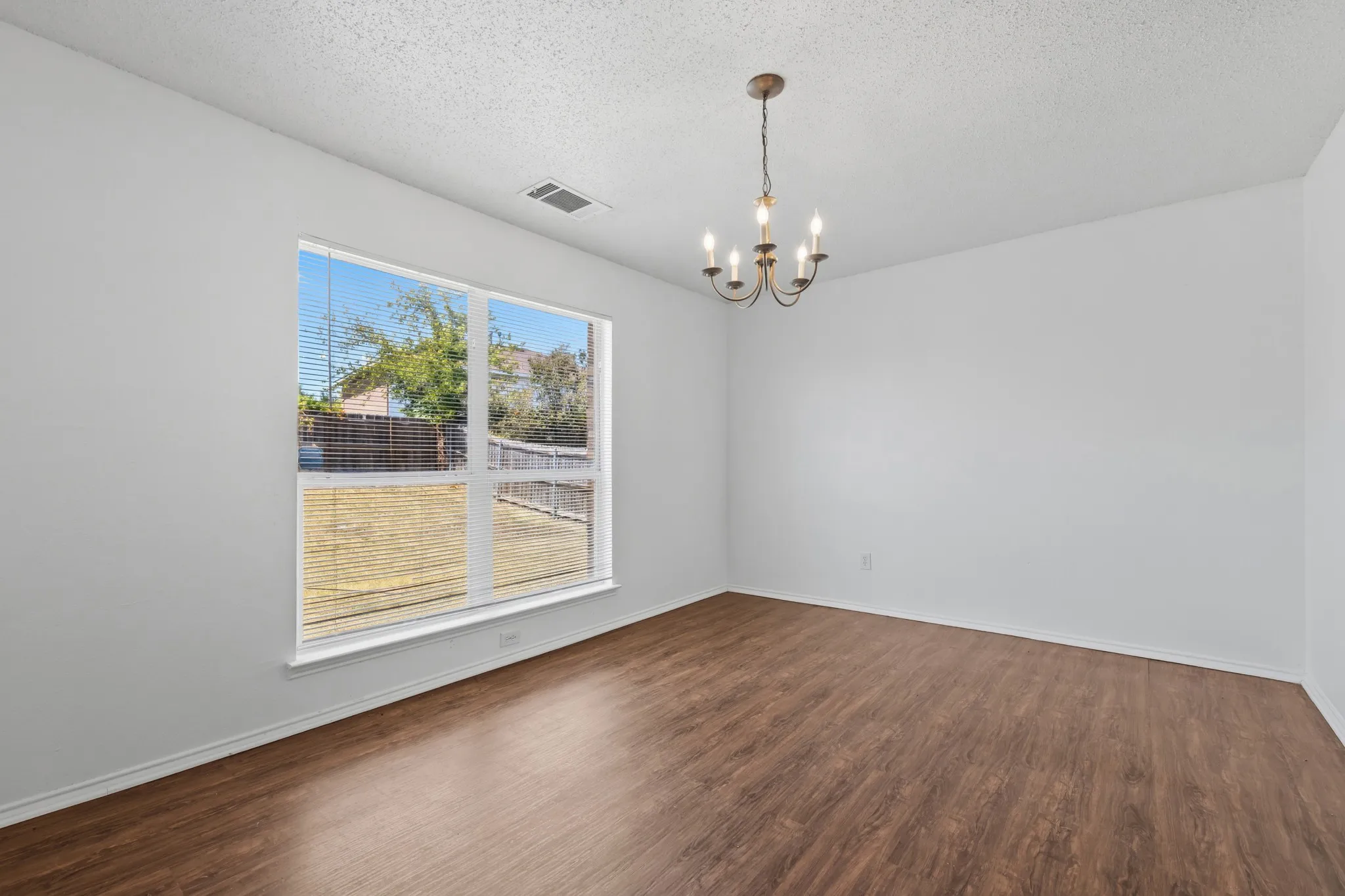 Single Family Residence For Sale in Dallas County , 2817 Island Wren Drive, Mesquite, Texas 75181, 4 Bedroom, 3 Bathroom, 2 Garage spaces, 2,526 Sqft, built in 2003, mls#21359886, Real Estate Agent in Mesquite, Homes For Sale in Dallas county, Homes For Sale in Mesquite, Realtor in Mesquite Texas, Real Estate Brokerage Independent Realty Texas, Luminita Cordes Realtor