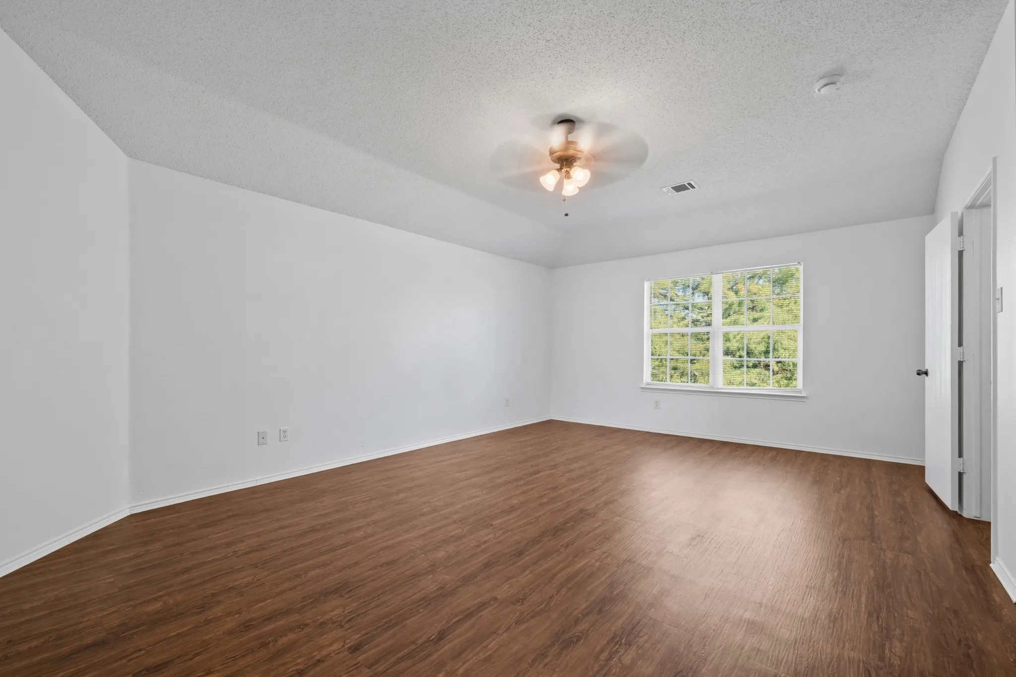 Single Family Residence For Sale in Dallas County , 2817 Island Wren Drive, Mesquite, Texas 75181, 4 Bedroom, 3 Bathroom, 2 Garage spaces, 2,526 Sqft, built in 2003, mls#21359886, Real Estate Agent in Mesquite, Homes For Sale in Dallas county, Homes For Sale in Mesquite, Realtor in Mesquite Texas, Real Estate Brokerage Independent Realty Texas, Luminita Cordes Realtor