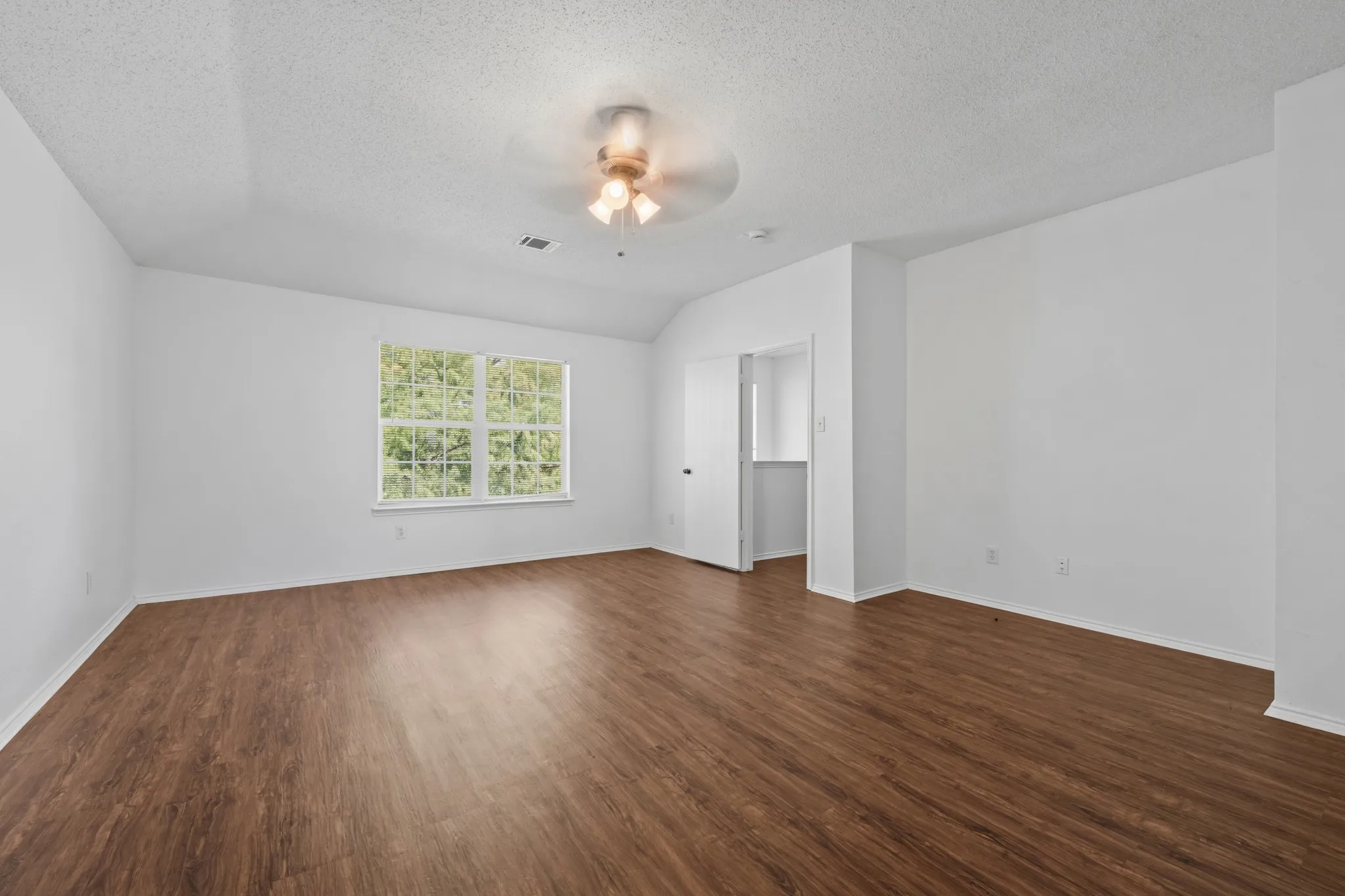 Single Family Residence For Sale in Dallas County , 2817 Island Wren Drive, Mesquite, Texas 75181, 4 Bedroom, 3 Bathroom, 2 Garage spaces, 2,526 Sqft, built in 2003, mls#21359886, Real Estate Agent in Mesquite, Homes For Sale in Dallas county, Homes For Sale in Mesquite, Realtor in Mesquite Texas, Real Estate Brokerage Independent Realty Texas, Luminita Cordes Realtor
