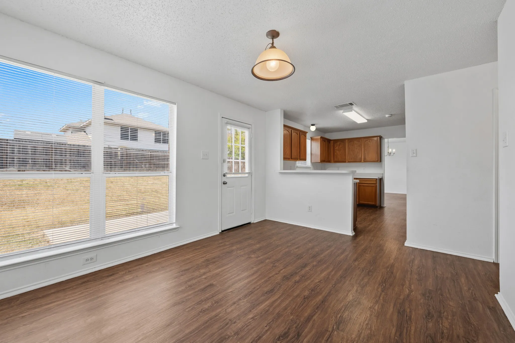 Single Family Residence For Sale in Dallas County , 2817 Island Wren Drive, Mesquite, Texas 75181, 4 Bedroom, 3 Bathroom, 2 Garage spaces, 2,526 Sqft, built in 2003, mls#21359886, Real Estate Agent in Mesquite, Homes For Sale in Dallas county, Homes For Sale in Mesquite, Realtor in Mesquite Texas, Real Estate Brokerage Independent Realty Texas, Luminita Cordes Realtor