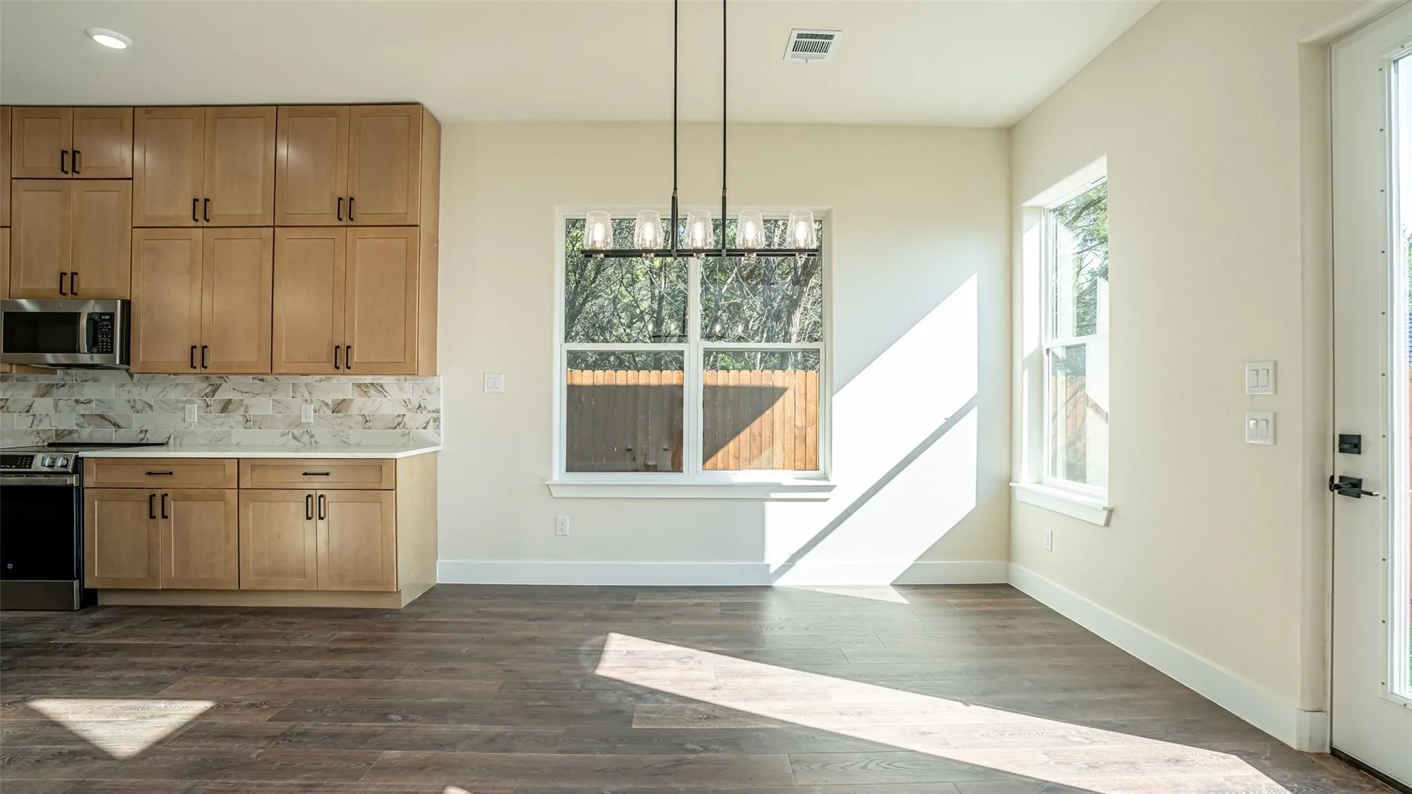 Single Family Residence For Sale in Hood County , 5702 Barkridge Drive, Granbury, Texas 76048, 4 Bedroom, 3 Bathroom, 2 Garage spaces, 2,228 Sqft, built in 2025, mls#21363990, Real Estate Agent in Granbury, Homes For Sale in Hood county, Homes For Sale in Granbury, Realtor in Granbury Texas, Real Estate Brokerage Independent Realty Texas, Luminita Cordes Realtor