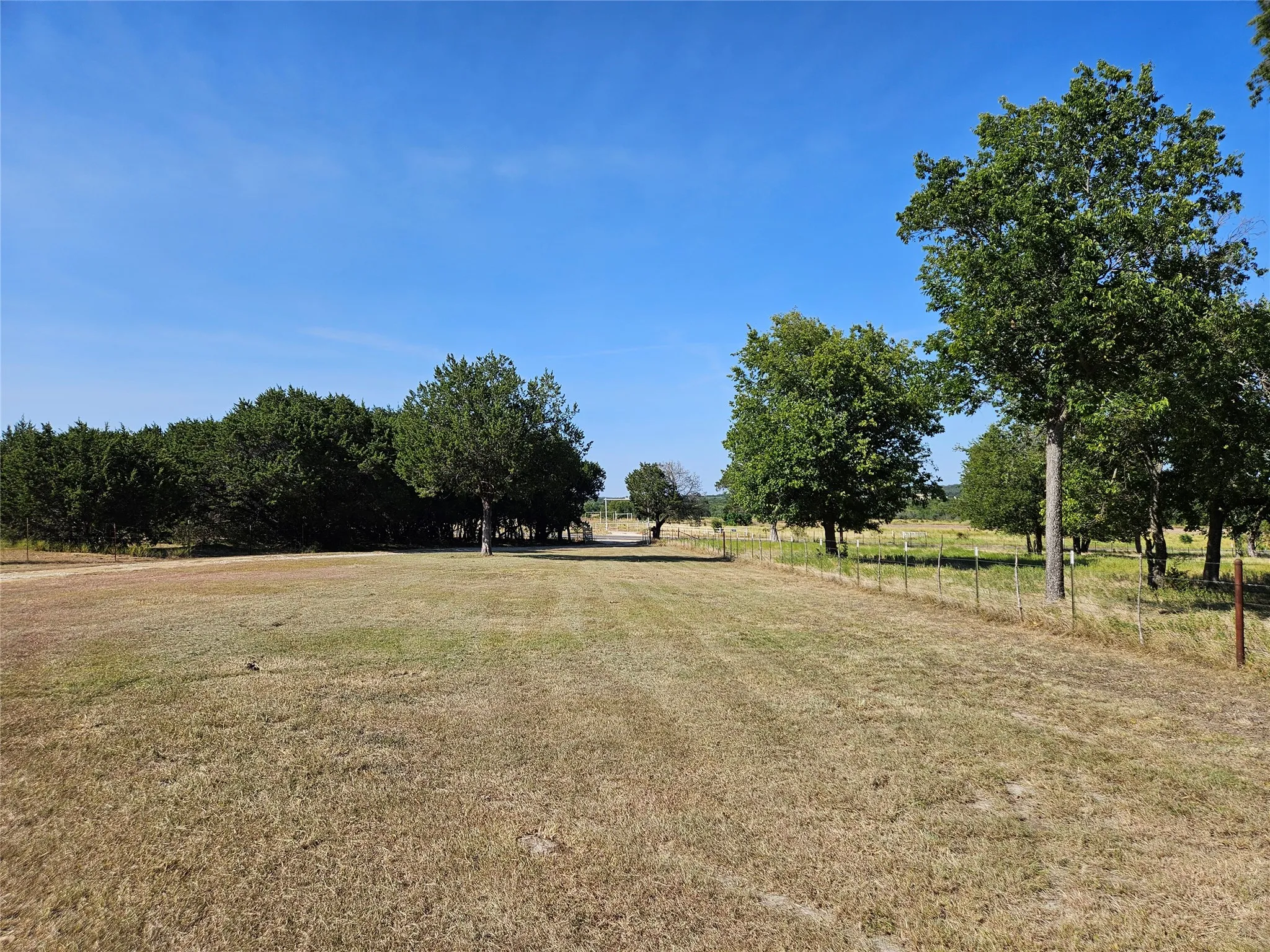 Single Family Residence For Sale in Bosque County , 15771 Fm 56, Kopperl, Texas 76652, 1 Bedroom, 1 Bathroom, Garage spaces, 780 Sqft, built in 2016, mls#21363526, Real Estate Agent in Kopperl, Homes For Sale in Bosque county, Homes For Sale in Kopperl, Realtor in Kopperl Texas, Real Estate Brokerage Independent Realty Texas, Luminita Cordes Realtor