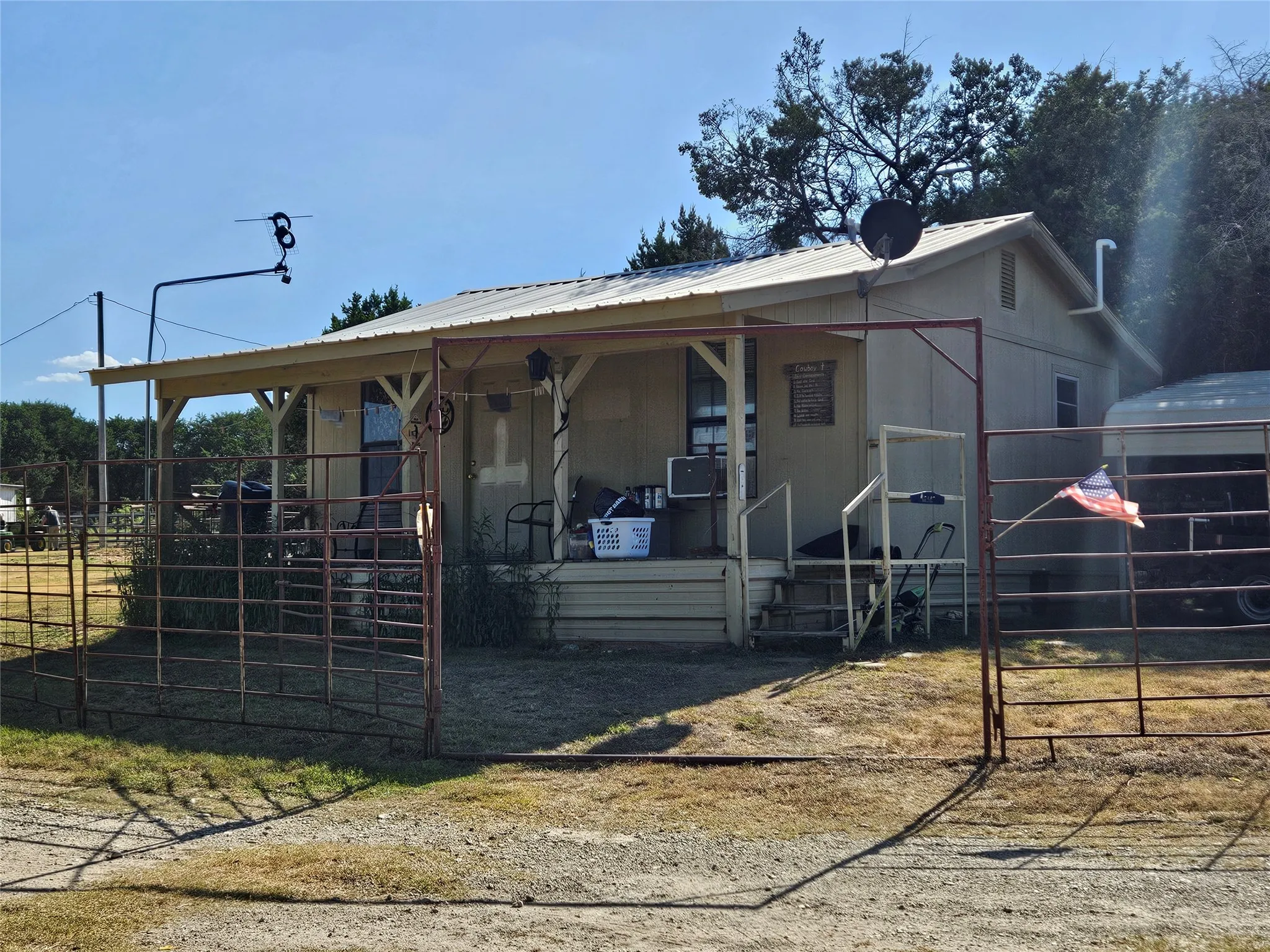 Single Family Residence For Sale in Bosque County , 15771 Fm 56, Kopperl, Texas 76652, 1 Bedroom, 1 Bathroom, Garage spaces, 780 Sqft, built in 2016, mls#21363526, Real Estate Agent in Kopperl, Homes For Sale in Bosque county, Homes For Sale in Kopperl, Realtor in Kopperl Texas, Real Estate Brokerage Independent Realty Texas, Luminita Cordes Realtor