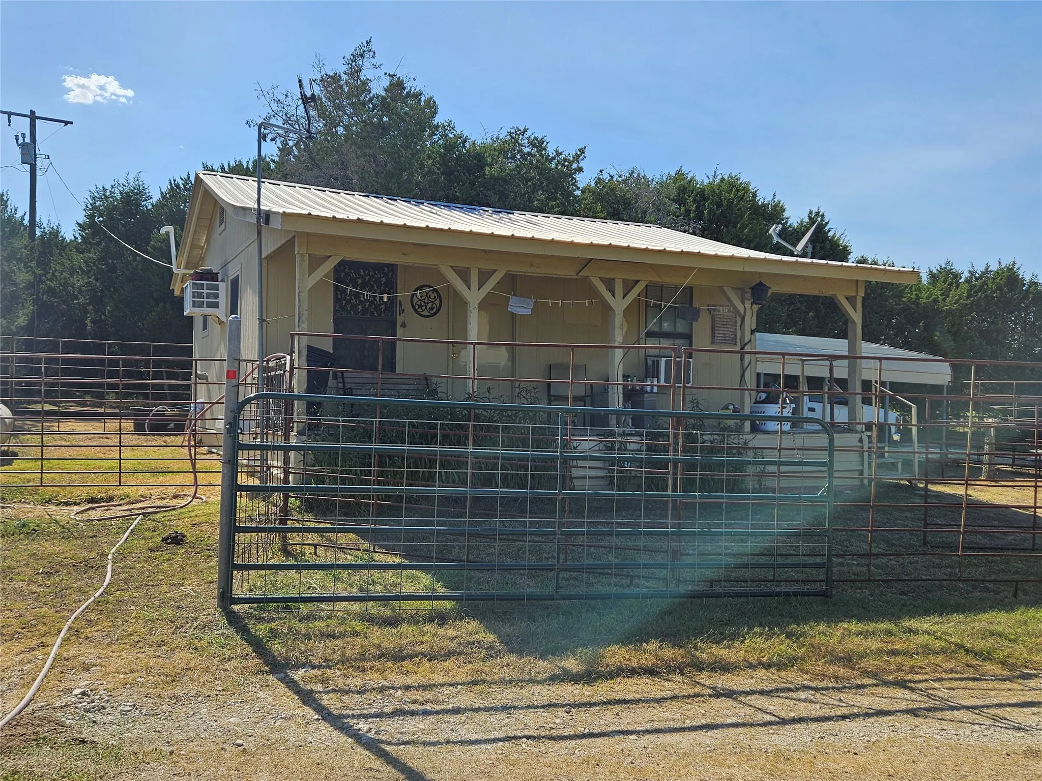Single Family Residence For Sale in Bosque County , 15771 Fm 56, Kopperl, Texas 76652, 1 Bedroom, 1 Bathroom, Garage spaces, 780 Sqft, built in 2016, mls#21363526, Real Estate Agent in Kopperl, Homes For Sale in Bosque county, Homes For Sale in Kopperl, Realtor in Kopperl Texas, Real Estate Brokerage Independent Realty Texas, Luminita Cordes Realtor