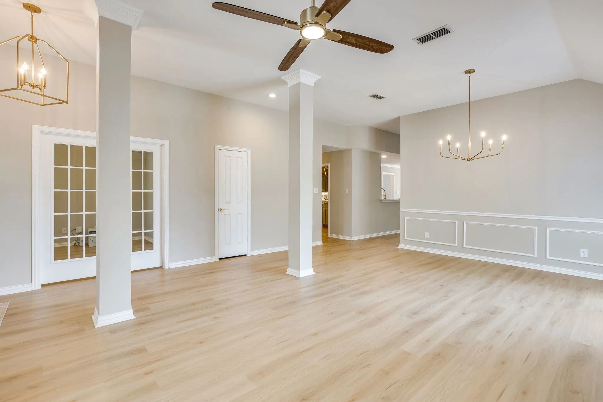 Single Family Residence For Sale in Parker County , 270 Bluff View Court, Aledo, Texas 76008, 4 Bedroom, 2 Bathroom, 2 Garage spaces, 2,876 Sqft, built in 1996, mls#21364026, Real Estate Agent in Aledo, Homes For Sale in Parker county, Homes For Sale in Aledo, Realtor in Aledo Texas, Real Estate Brokerage Independent Realty Texas, Luminita Cordes Realtor