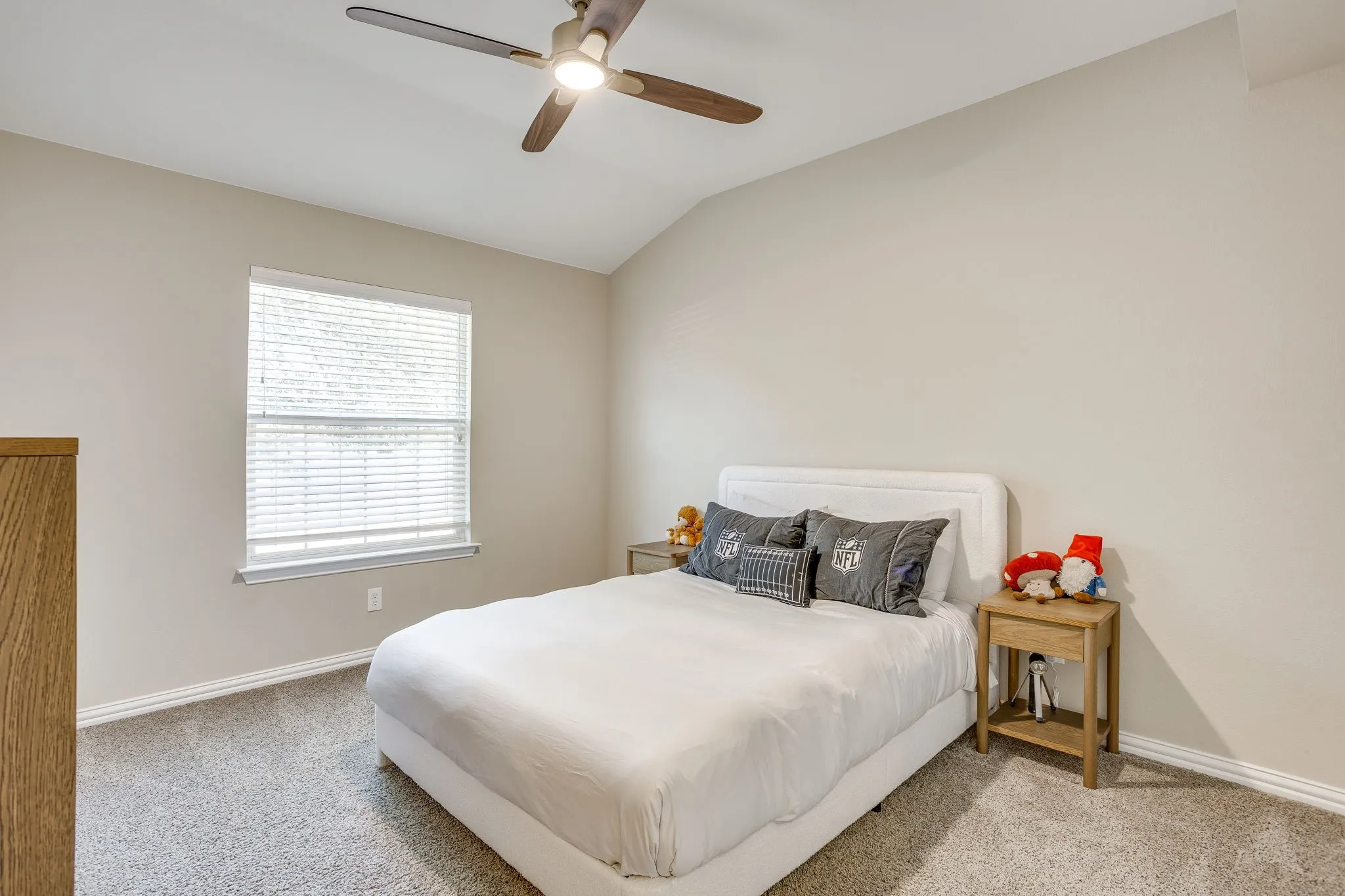 Single Family Residence For Sale in Parker County , 270 Bluff View Court, Aledo, Texas 76008, 4 Bedroom, 2 Bathroom, 2 Garage spaces, 2,876 Sqft, built in 1996, mls#21364026, Real Estate Agent in Aledo, Homes For Sale in Parker county, Homes For Sale in Aledo, Realtor in Aledo Texas, Real Estate Brokerage Independent Realty Texas, Luminita Cordes Realtor