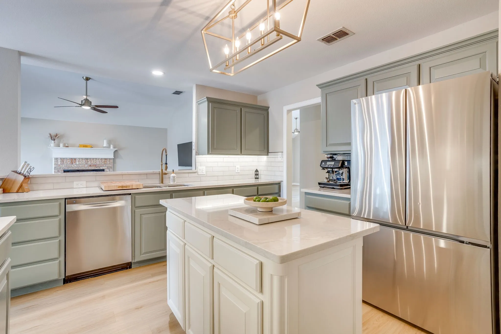 Single Family Residence For Sale in Parker County , 270 Bluff View Court, Aledo, Texas 76008, 4 Bedroom, 2 Bathroom, 2 Garage spaces, 2,876 Sqft, built in 1996, mls#21364026, Real Estate Agent in Aledo, Homes For Sale in Parker county, Homes For Sale in Aledo, Realtor in Aledo Texas, Real Estate Brokerage Independent Realty Texas, Luminita Cordes Realtor