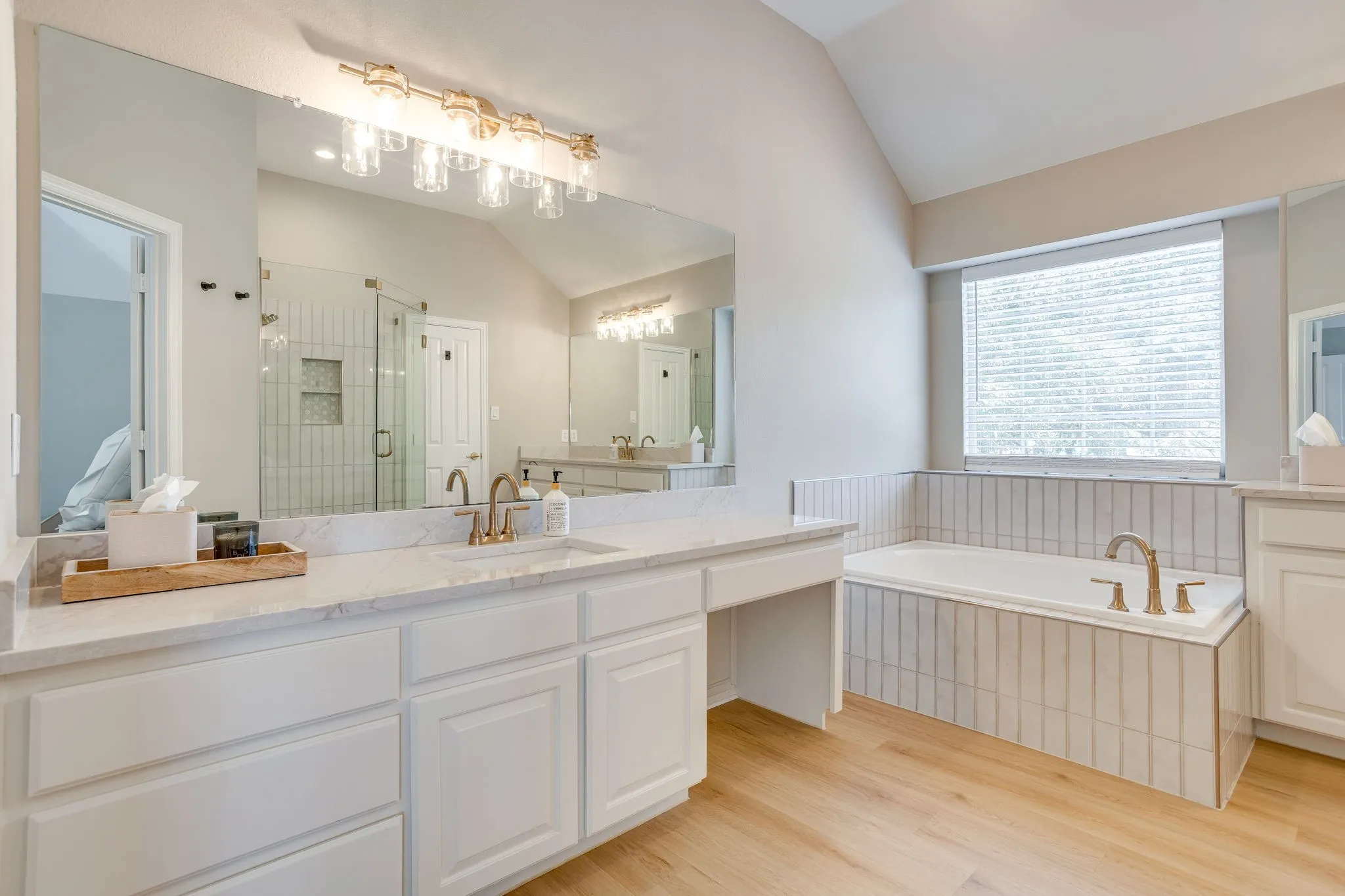 Single Family Residence For Sale in Parker County , 270 Bluff View Court, Aledo, Texas 76008, 4 Bedroom, 2 Bathroom, 2 Garage spaces, 2,876 Sqft, built in 1996, mls#21364026, Real Estate Agent in Aledo, Homes For Sale in Parker county, Homes For Sale in Aledo, Realtor in Aledo Texas, Real Estate Brokerage Independent Realty Texas, Luminita Cordes Realtor