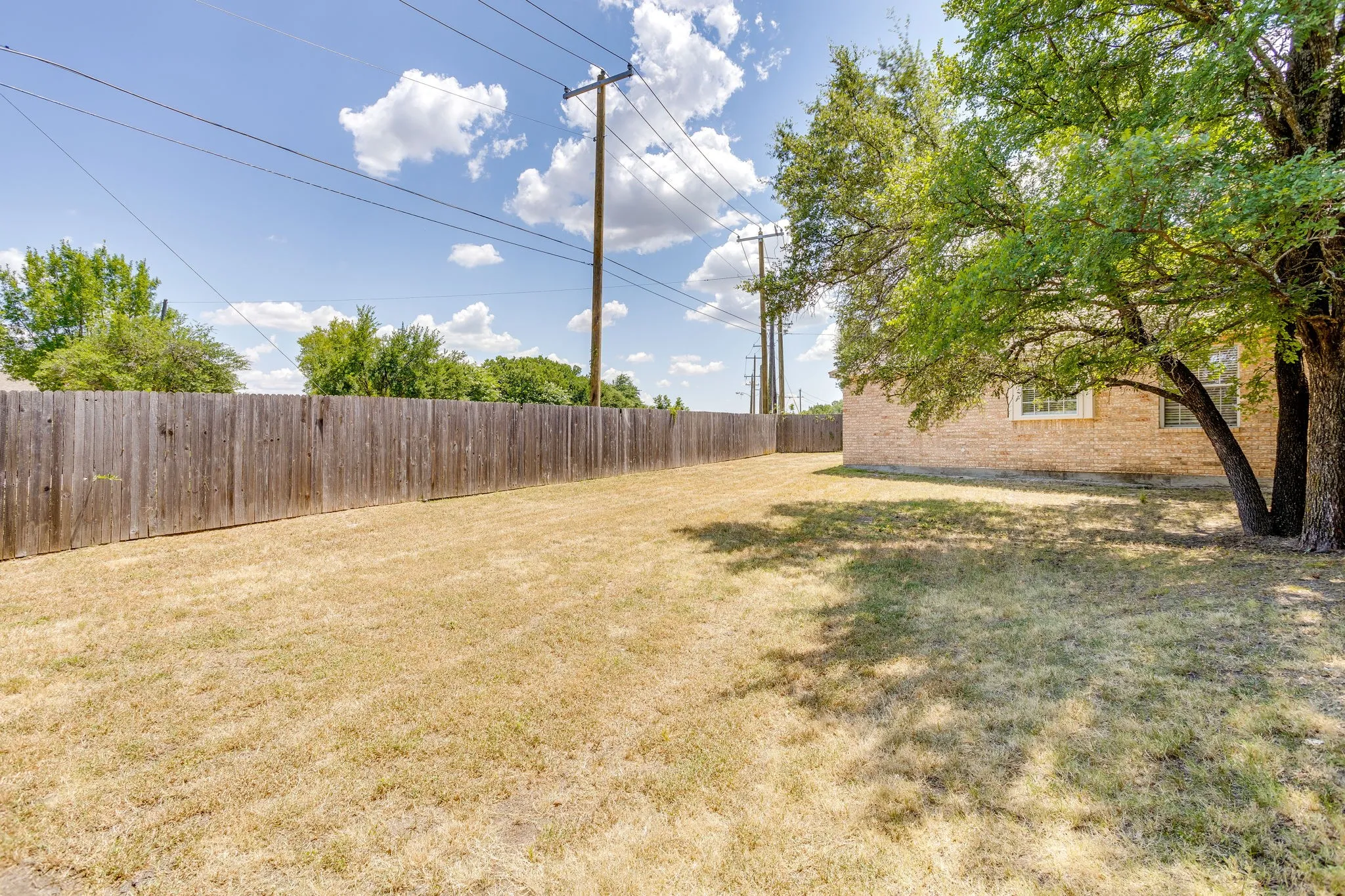 Single Family Residence For Sale in Parker County , 270 Bluff View Court, Aledo, Texas 76008, 4 Bedroom, 2 Bathroom, 2 Garage spaces, 2,876 Sqft, built in 1996, mls#21364026, Real Estate Agent in Aledo, Homes For Sale in Parker county, Homes For Sale in Aledo, Realtor in Aledo Texas, Real Estate Brokerage Independent Realty Texas, Luminita Cordes Realtor
