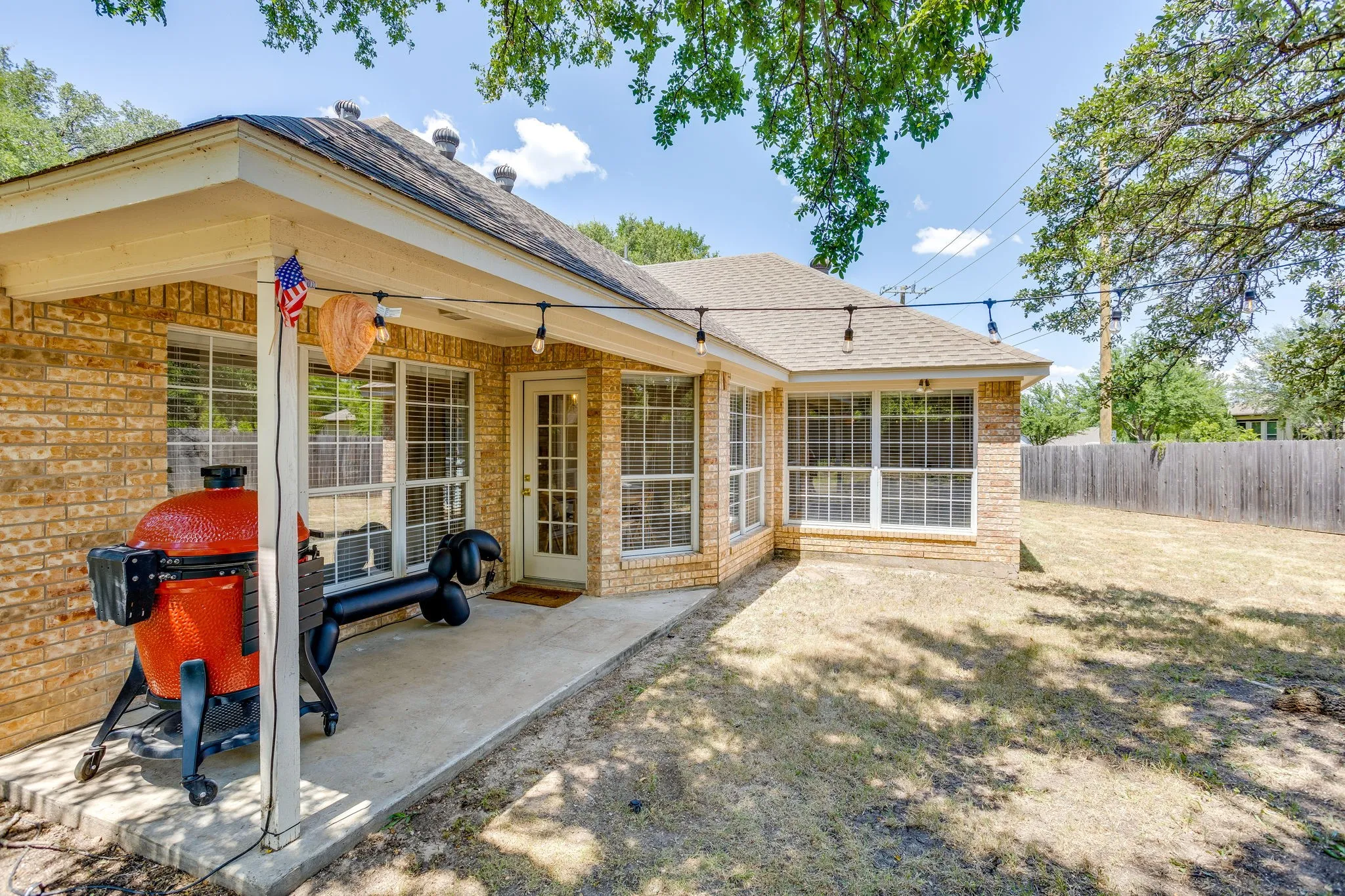 Single Family Residence For Sale in Parker County , 270 Bluff View Court, Aledo, Texas 76008, 4 Bedroom, 2 Bathroom, 2 Garage spaces, 2,876 Sqft, built in 1996, mls#21364026, Real Estate Agent in Aledo, Homes For Sale in Parker county, Homes For Sale in Aledo, Realtor in Aledo Texas, Real Estate Brokerage Independent Realty Texas, Luminita Cordes Realtor