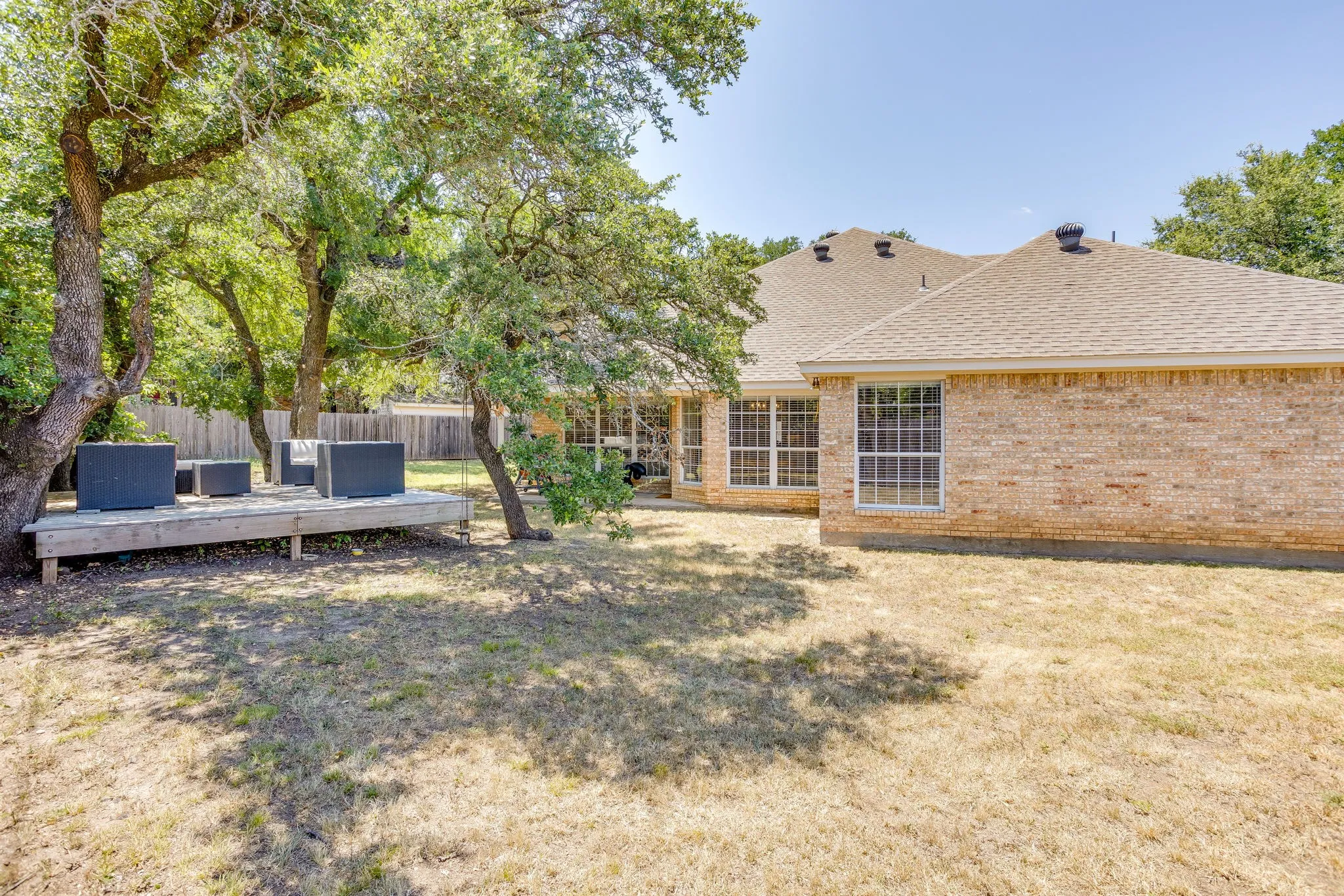 Single Family Residence For Sale in Parker County , 270 Bluff View Court, Aledo, Texas 76008, 4 Bedroom, 2 Bathroom, 2 Garage spaces, 2,876 Sqft, built in 1996, mls#21364026, Real Estate Agent in Aledo, Homes For Sale in Parker county, Homes For Sale in Aledo, Realtor in Aledo Texas, Real Estate Brokerage Independent Realty Texas, Luminita Cordes Realtor