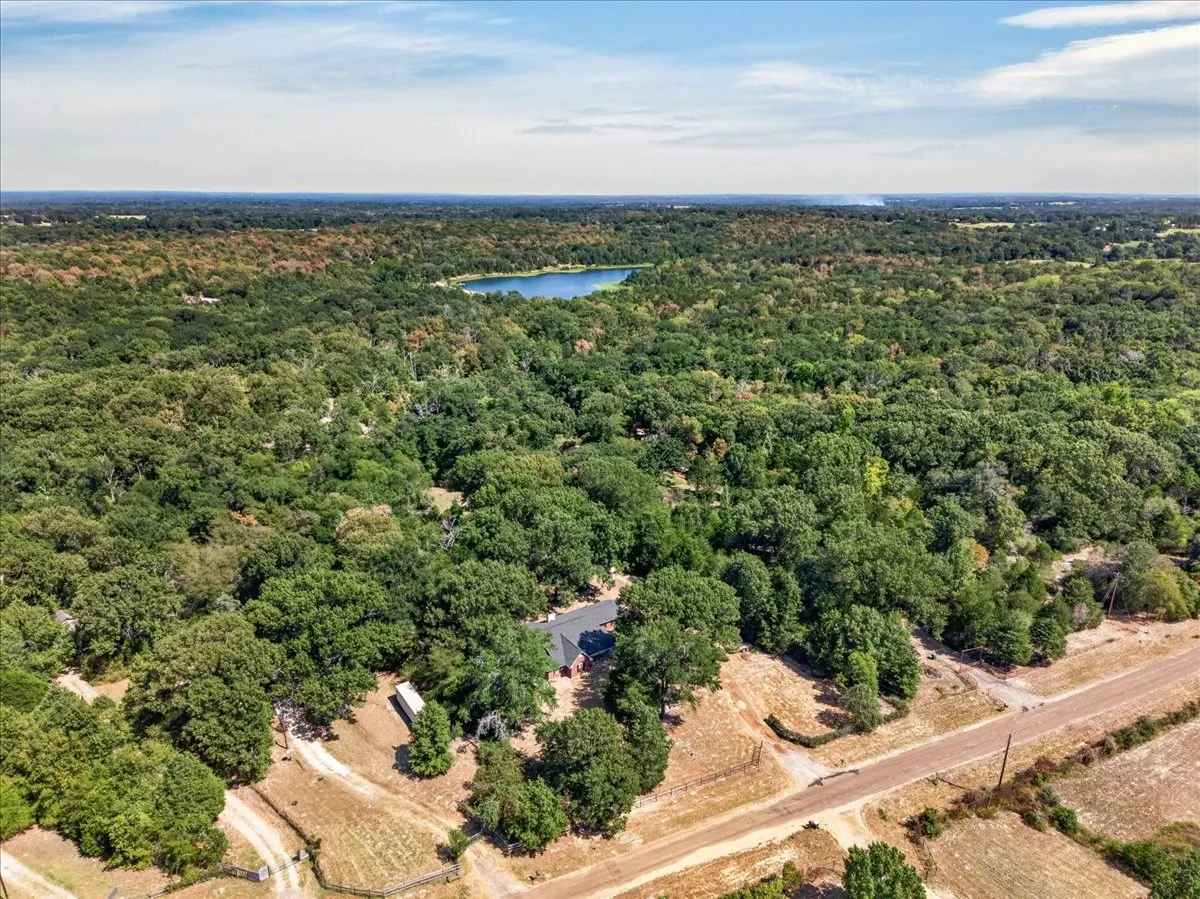 Single Family Residence For Sale in Van Zandt County , 530 Vz County Road 2915, Eustace, Texas 75124, 4 Bedroom, 2 Bathroom, 2 Garage spaces, 2,123 Sqft, built in 2001, mls#21364036, Real Estate Agent in Eustace, Homes For Sale in Van Zandt county, Homes For Sale in Eustace, Realtor in Eustace Texas, Real Estate Brokerage Independent Realty Texas, Luminita Cordes Realtor