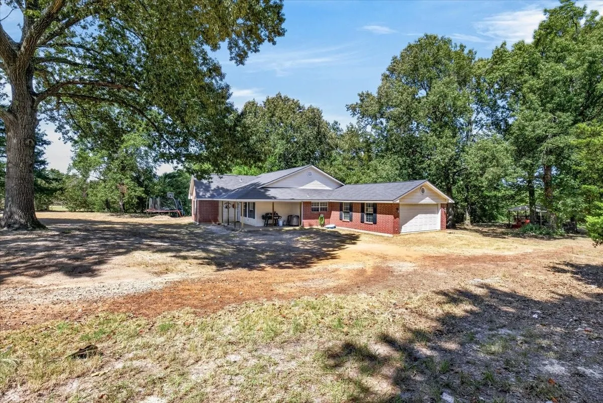 Single Family Residence For Sale in Van Zandt County , 530 Vz County Road 2915, Eustace, Texas 75124, 4 Bedroom, 2 Bathroom, 2 Garage spaces, 2,123 Sqft, built in 2001, mls#21364036, Real Estate Agent in Eustace, Homes For Sale in Van Zandt county, Homes For Sale in Eustace, Realtor in Eustace Texas, Real Estate Brokerage Independent Realty Texas, Luminita Cordes Realtor