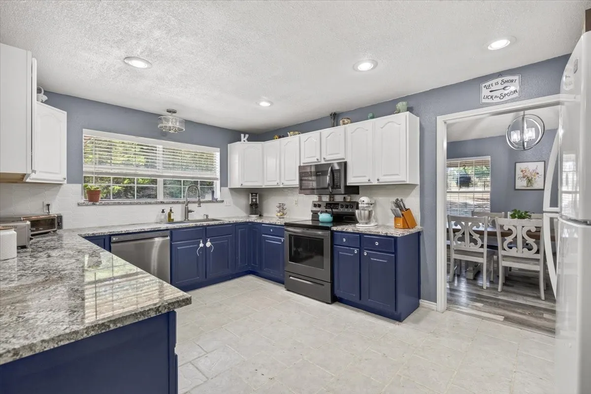 Single Family Residence For Sale in Van Zandt County , 530 Vz County Road 2915, Eustace, Texas 75124, 4 Bedroom, 2 Bathroom, 2 Garage spaces, 2,123 Sqft, built in 2001, mls#21364036, Real Estate Agent in Eustace, Homes For Sale in Van Zandt county, Homes For Sale in Eustace, Realtor in Eustace Texas, Real Estate Brokerage Independent Realty Texas, Luminita Cordes Realtor