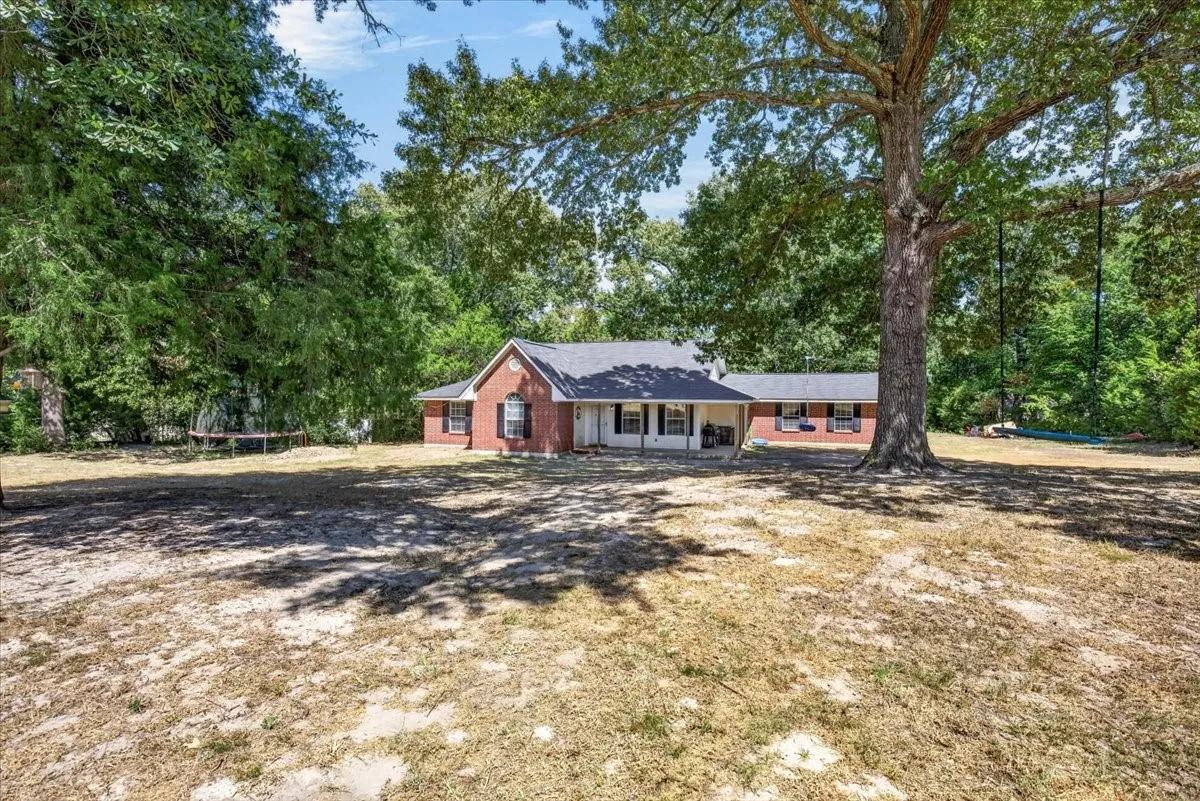 Single Family Residence For Sale in Van Zandt County , 530 Vz County Road 2915, Eustace, Texas 75124, 4 Bedroom, 2 Bathroom, 2 Garage spaces, 2,123 Sqft, built in 2001, mls#21364036, Real Estate Agent in Eustace, Homes For Sale in Van Zandt county, Homes For Sale in Eustace, Realtor in Eustace Texas, Real Estate Brokerage Independent Realty Texas, Luminita Cordes Realtor