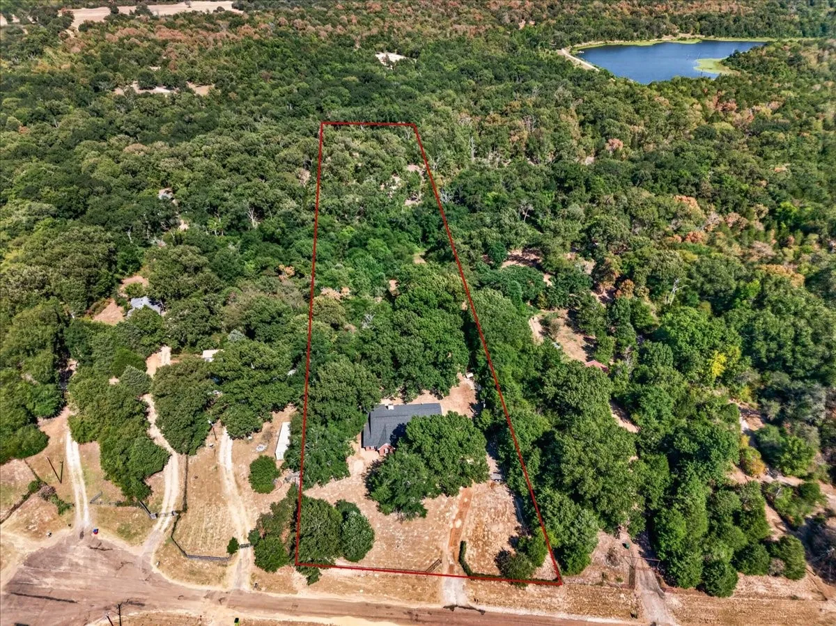 Single Family Residence For Sale in Van Zandt County , 530 Vz County Road 2915, Eustace, Texas 75124, 4 Bedroom, 2 Bathroom, 2 Garage spaces, 2,123 Sqft, built in 2001, mls#21364036, Real Estate Agent in Eustace, Homes For Sale in Van Zandt county, Homes For Sale in Eustace, Realtor in Eustace Texas, Real Estate Brokerage Independent Realty Texas, Luminita Cordes Realtor