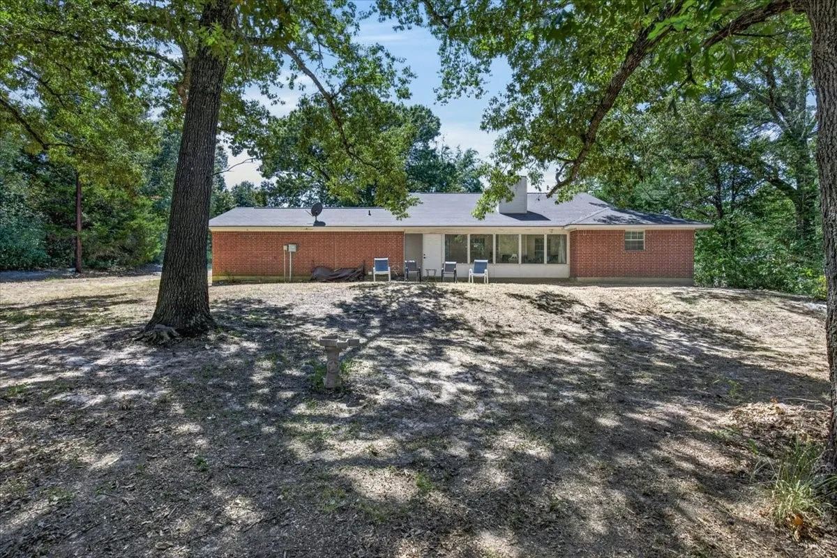 Single Family Residence For Sale in Van Zandt County , 530 Vz County Road 2915, Eustace, Texas 75124, 4 Bedroom, 2 Bathroom, 2 Garage spaces, 2,123 Sqft, built in 2001, mls#21364036, Real Estate Agent in Eustace, Homes For Sale in Van Zandt county, Homes For Sale in Eustace, Realtor in Eustace Texas, Real Estate Brokerage Independent Realty Texas, Luminita Cordes Realtor