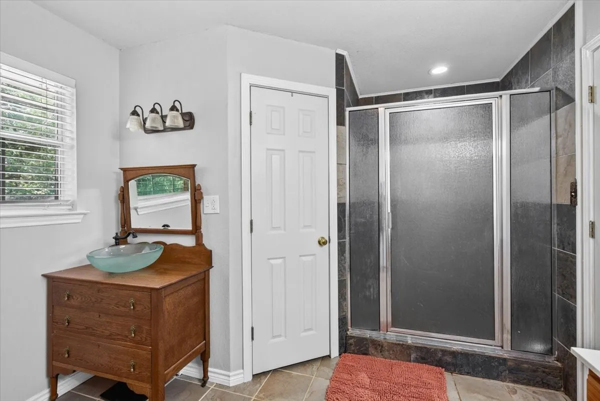 Single Family Residence For Sale in Van Zandt County , 530 Vz County Road 2915, Eustace, Texas 75124, 4 Bedroom, 2 Bathroom, 2 Garage spaces, 2,123 Sqft, built in 2001, mls#21364036, Real Estate Agent in Eustace, Homes For Sale in Van Zandt county, Homes For Sale in Eustace, Realtor in Eustace Texas, Real Estate Brokerage Independent Realty Texas, Luminita Cordes Realtor