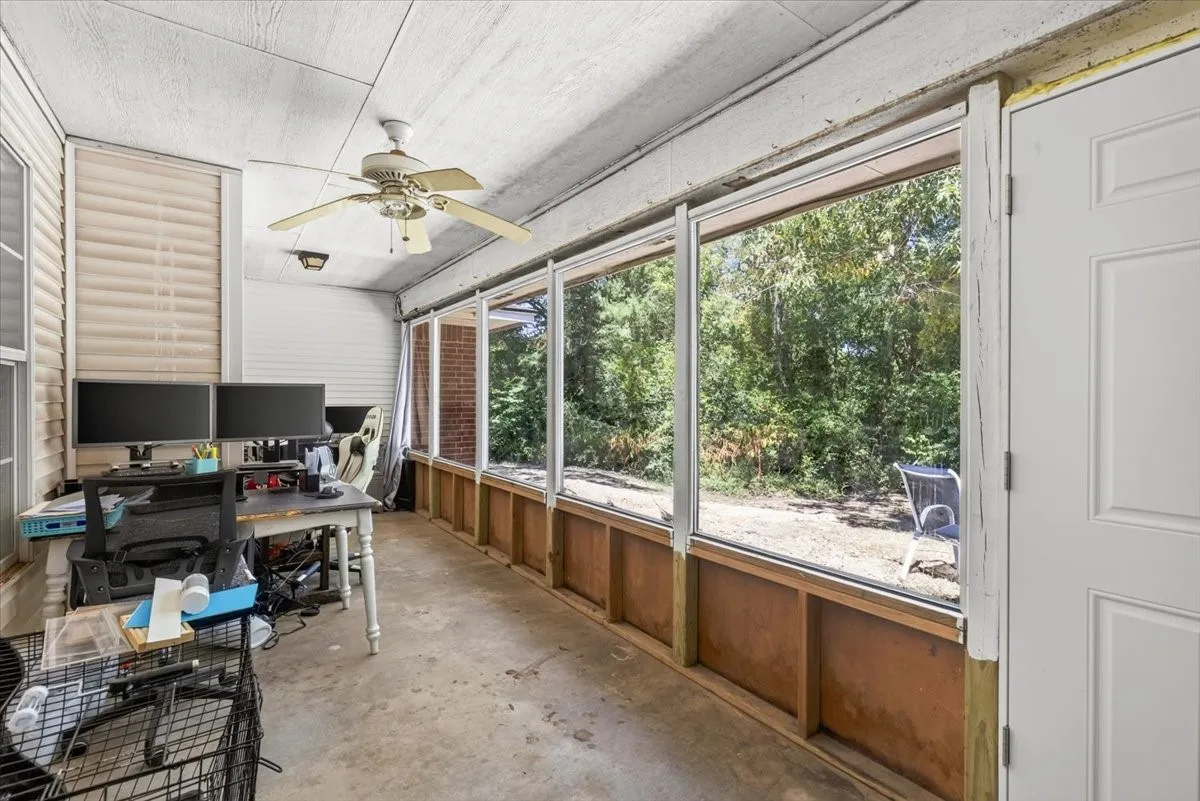 Single Family Residence For Sale in Van Zandt County , 530 Vz County Road 2915, Eustace, Texas 75124, 4 Bedroom, 2 Bathroom, 2 Garage spaces, 2,123 Sqft, built in 2001, mls#21364036, Real Estate Agent in Eustace, Homes For Sale in Van Zandt county, Homes For Sale in Eustace, Realtor in Eustace Texas, Real Estate Brokerage Independent Realty Texas, Luminita Cordes Realtor