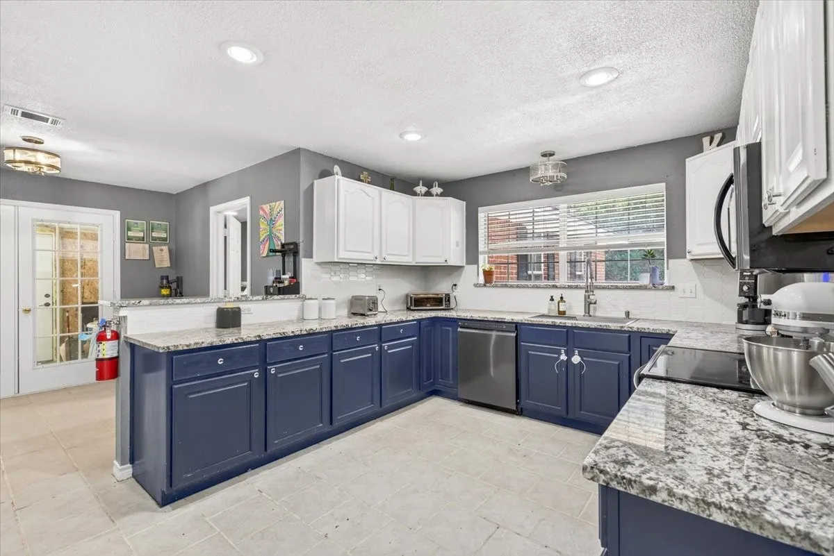 Single Family Residence For Sale in Van Zandt County , 530 Vz County Road 2915, Eustace, Texas 75124, 4 Bedroom, 2 Bathroom, 2 Garage spaces, 2,123 Sqft, built in 2001, mls#21364036, Real Estate Agent in Eustace, Homes For Sale in Van Zandt county, Homes For Sale in Eustace, Realtor in Eustace Texas, Real Estate Brokerage Independent Realty Texas, Luminita Cordes Realtor
