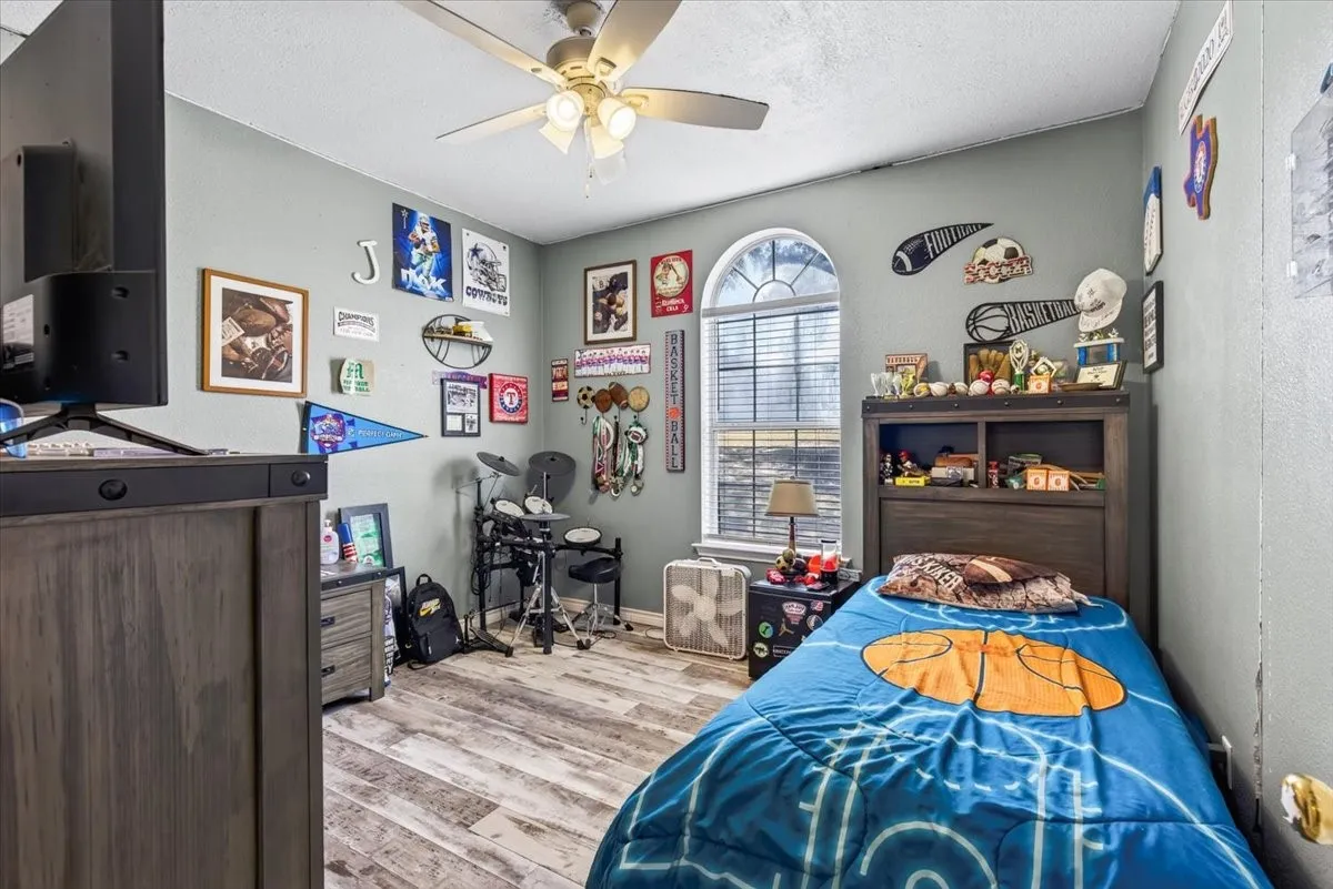 Single Family Residence For Sale in Van Zandt County , 530 Vz County Road 2915, Eustace, Texas 75124, 4 Bedroom, 2 Bathroom, 2 Garage spaces, 2,123 Sqft, built in 2001, mls#21364036, Real Estate Agent in Eustace, Homes For Sale in Van Zandt county, Homes For Sale in Eustace, Realtor in Eustace Texas, Real Estate Brokerage Independent Realty Texas, Luminita Cordes Realtor