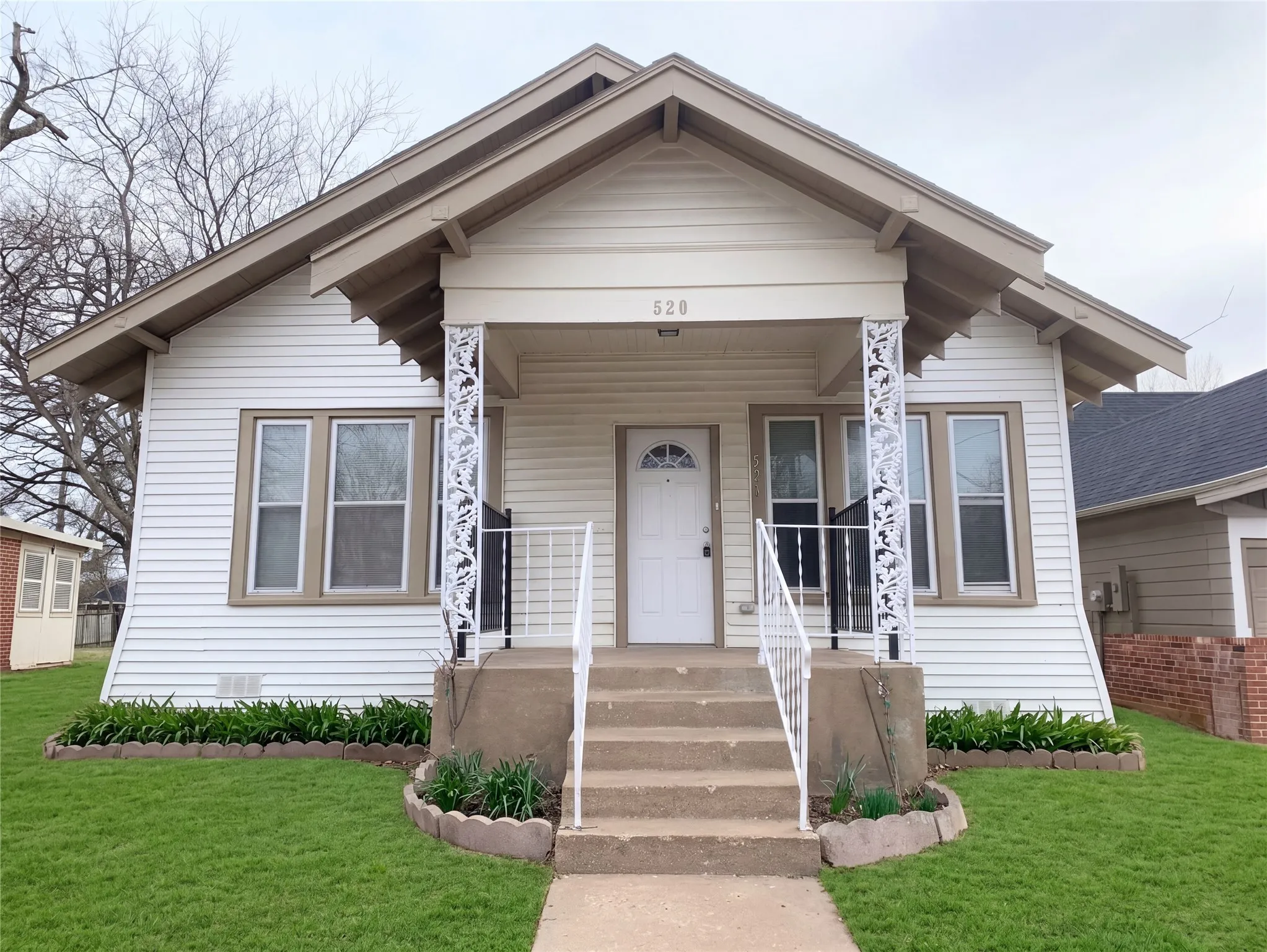 Single Family Residence For Sale in Grayson County , 520 E Day Street, Denison, Texas 75021, 3 Bedroom, 1 Bathroom, Garage spaces, 1,072 Sqft, built in 1920, mls#21363838, Real Estate Agent in Denison, Homes For Sale in Grayson county, Homes For Sale in Denison, Realtor in Denison Texas, Real Estate Brokerage Independent Realty Texas, Luminita Cordes Realtor