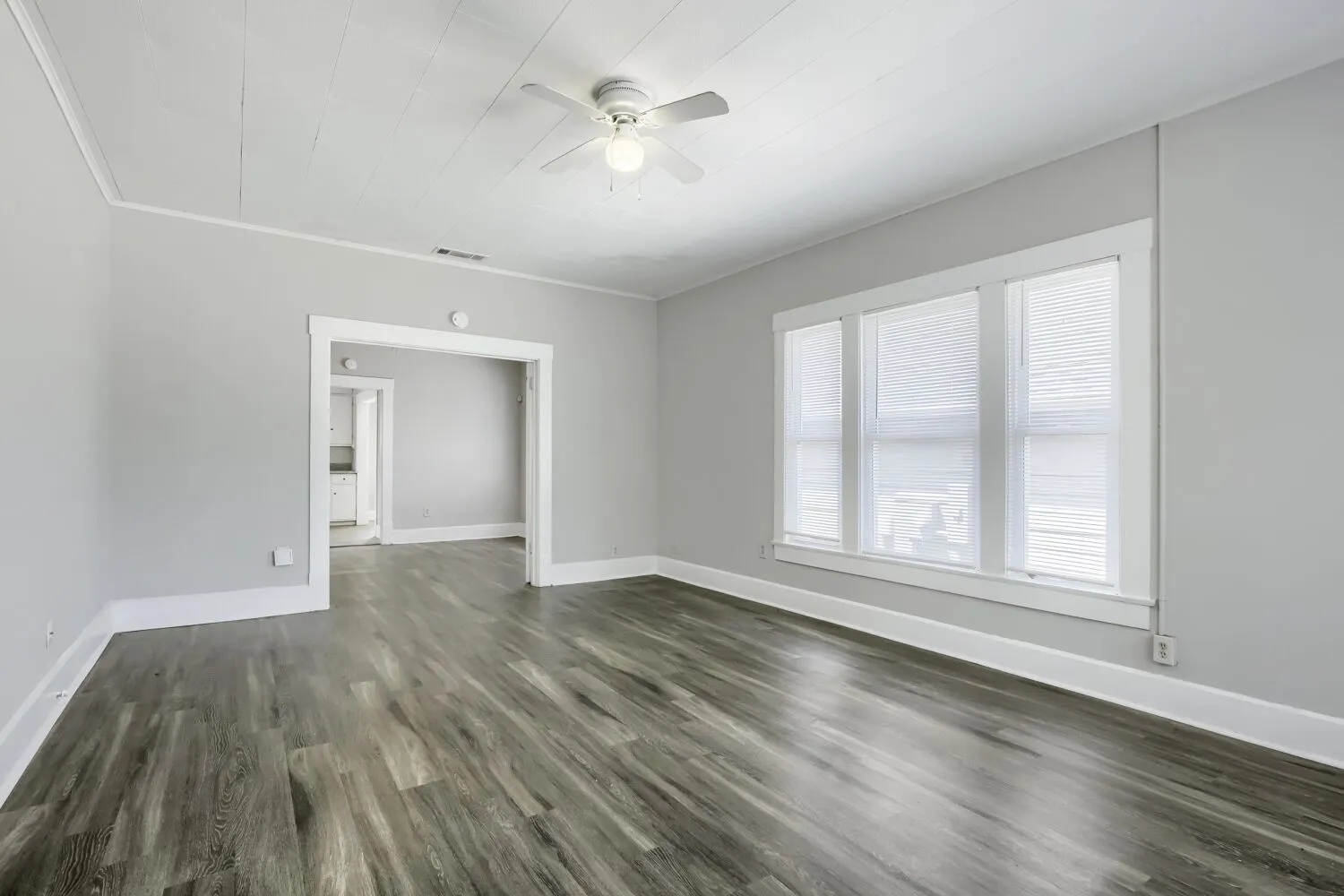Single Family Residence For Sale in Grayson County , 520 E Day Street, Denison, Texas 75021, 3 Bedroom, 1 Bathroom, Garage spaces, 1,072 Sqft, built in 1920, mls#21363838, Real Estate Agent in Denison, Homes For Sale in Grayson county, Homes For Sale in Denison, Realtor in Denison Texas, Real Estate Brokerage Independent Realty Texas, Luminita Cordes Realtor