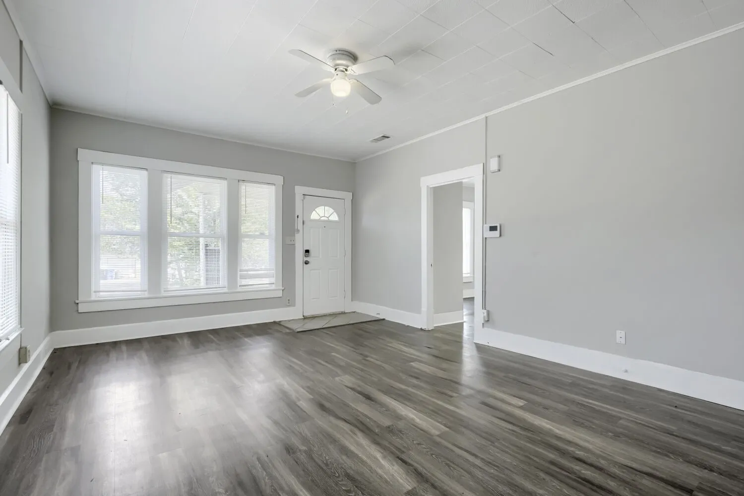 Single Family Residence For Sale in Grayson County , 520 E Day Street, Denison, Texas 75021, 3 Bedroom, 1 Bathroom, Garage spaces, 1,072 Sqft, built in 1920, mls#21363838, Real Estate Agent in Denison, Homes For Sale in Grayson county, Homes For Sale in Denison, Realtor in Denison Texas, Real Estate Brokerage Independent Realty Texas, Luminita Cordes Realtor