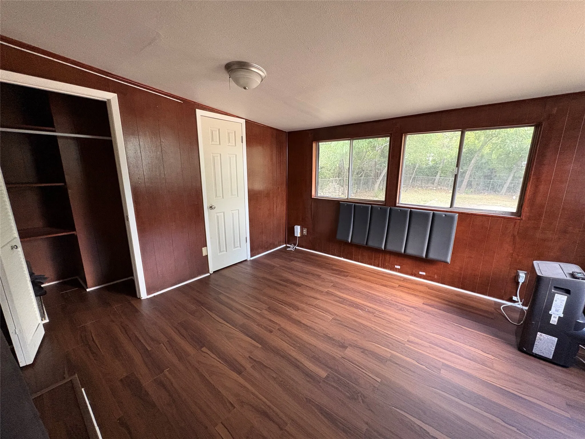 Single Family Residence For Rent in Tarrant County , 3524 W Biddison Street, Fort Worth, Texas 76109, 3 Bedroom, 2 Bathroom, 1 Garage spaces, 1,146 Sqft, built in 1946, Price $2,250, mls#21362655, Real Estate Agent in Fort Worth, Homes For Rent in Tarrant county, Homes For Rent in Fort Worth, Realtor in Fort Worth Texas, Real Estate Brokerage Independent Realty Texas, Luminita Cordes Realtor