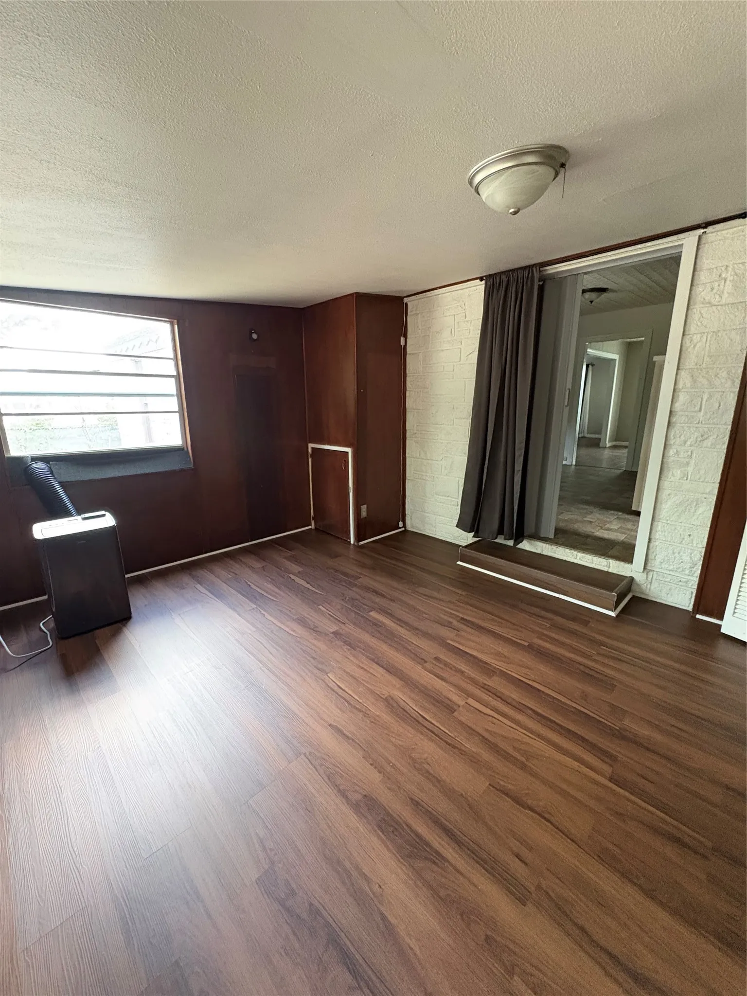 Single Family Residence For Rent in Tarrant County , 3524 W Biddison Street, Fort Worth, Texas 76109, 3 Bedroom, 2 Bathroom, 1 Garage spaces, 1,146 Sqft, built in 1946, Price $2,250, mls#21362655, Real Estate Agent in Fort Worth, Homes For Rent in Tarrant county, Homes For Rent in Fort Worth, Realtor in Fort Worth Texas, Real Estate Brokerage Independent Realty Texas, Luminita Cordes Realtor