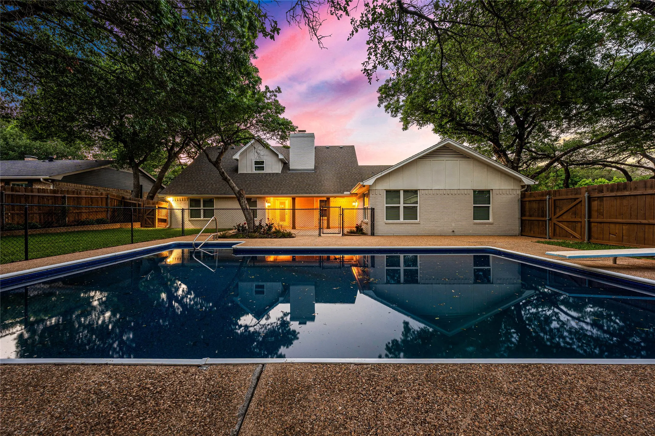 Single Family Residence For Rent in Mc Lennan County , 9916 Sandalwood Drive, Woodway, Texas 76712, 3 Bedroom, 3 Bathroom, 2 Garage spaces, 2,575 Sqft, built in 1978, mls#21364053, Real Estate Agent in Woodway, Homes For Rent in Mc Lennan county, Homes For Rent in Woodway, Realtor in Woodway Texas, Real Estate Brokerage Independent Realty Texas, Luminita Cordes Realtor