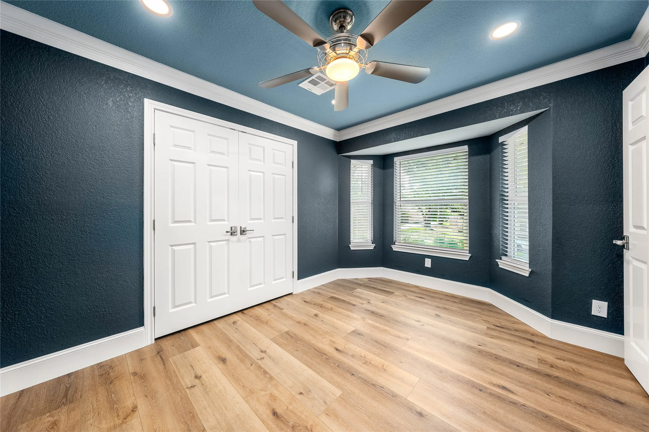 Single Family Residence For Rent in Mc Lennan County , 9916 Sandalwood Drive, Woodway, Texas 76712, 3 Bedroom, 3 Bathroom, 2 Garage spaces, 2,575 Sqft, built in 1978, mls#21364053, Real Estate Agent in Woodway, Homes For Rent in Mc Lennan county, Homes For Rent in Woodway, Realtor in Woodway Texas, Real Estate Brokerage Independent Realty Texas, Luminita Cordes Realtor
