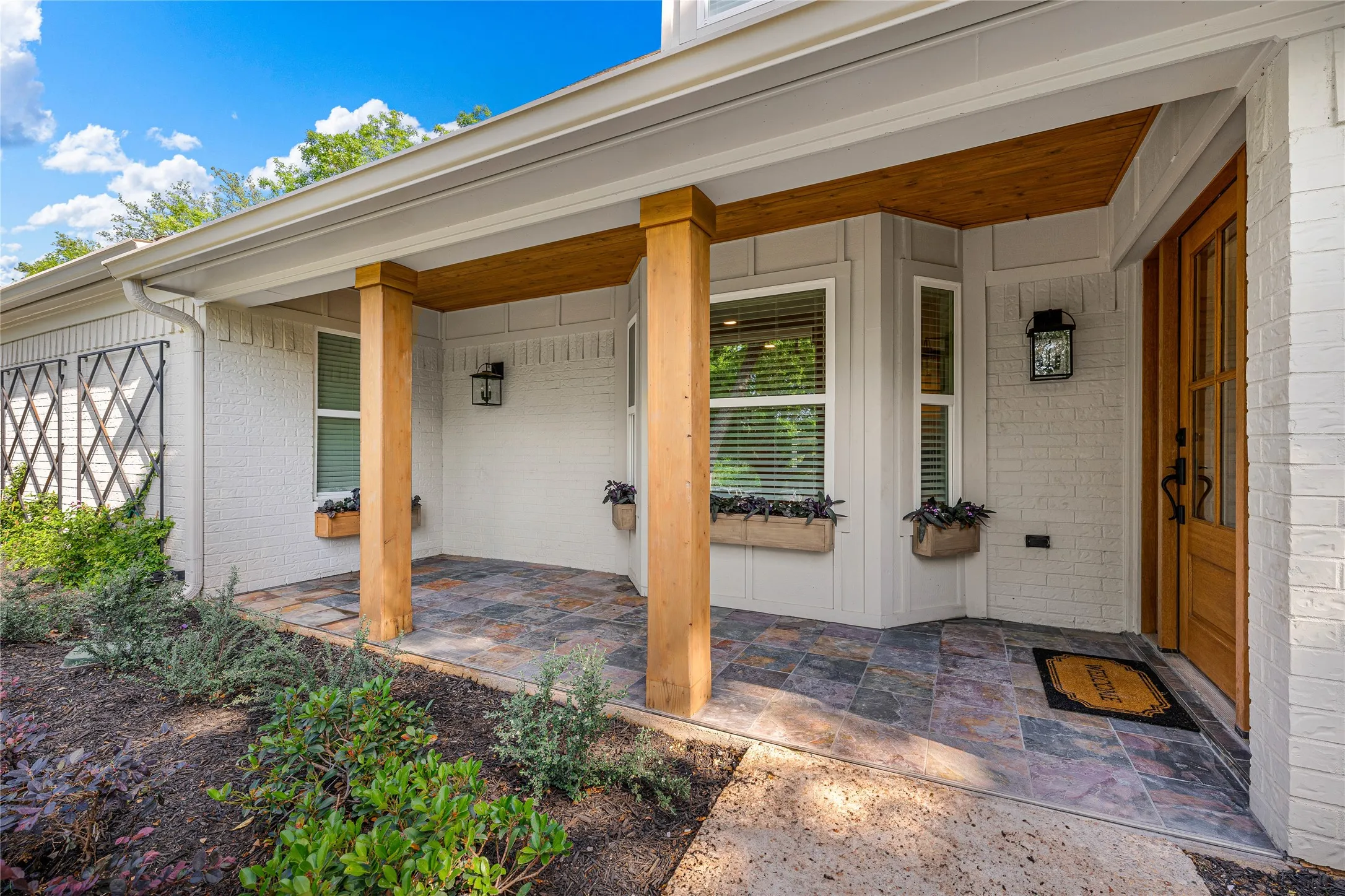 Single Family Residence For Rent in Mc Lennan County , 9916 Sandalwood Drive, Woodway, Texas 76712, 3 Bedroom, 3 Bathroom, 2 Garage spaces, 2,575 Sqft, built in 1978, mls#21364053, Real Estate Agent in Woodway, Homes For Rent in Mc Lennan county, Homes For Rent in Woodway, Realtor in Woodway Texas, Real Estate Brokerage Independent Realty Texas, Luminita Cordes Realtor