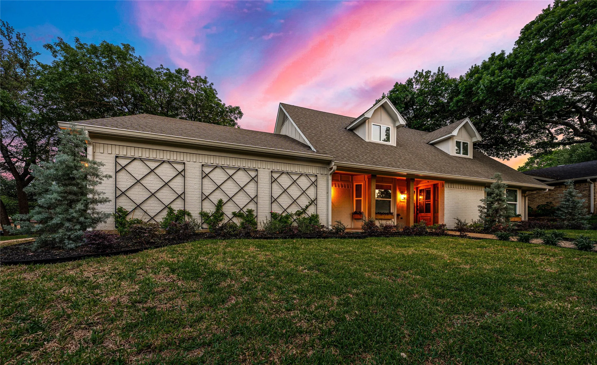 Single Family Residence For Rent in Mc Lennan County , 9916 Sandalwood Drive, Woodway, Texas 76712, 3 Bedroom, 3 Bathroom, 2 Garage spaces, 2,575 Sqft, built in 1978, mls#21364053, Real Estate Agent in Woodway, Homes For Rent in Mc Lennan county, Homes For Rent in Woodway, Realtor in Woodway Texas, Real Estate Brokerage Independent Realty Texas, Luminita Cordes Realtor