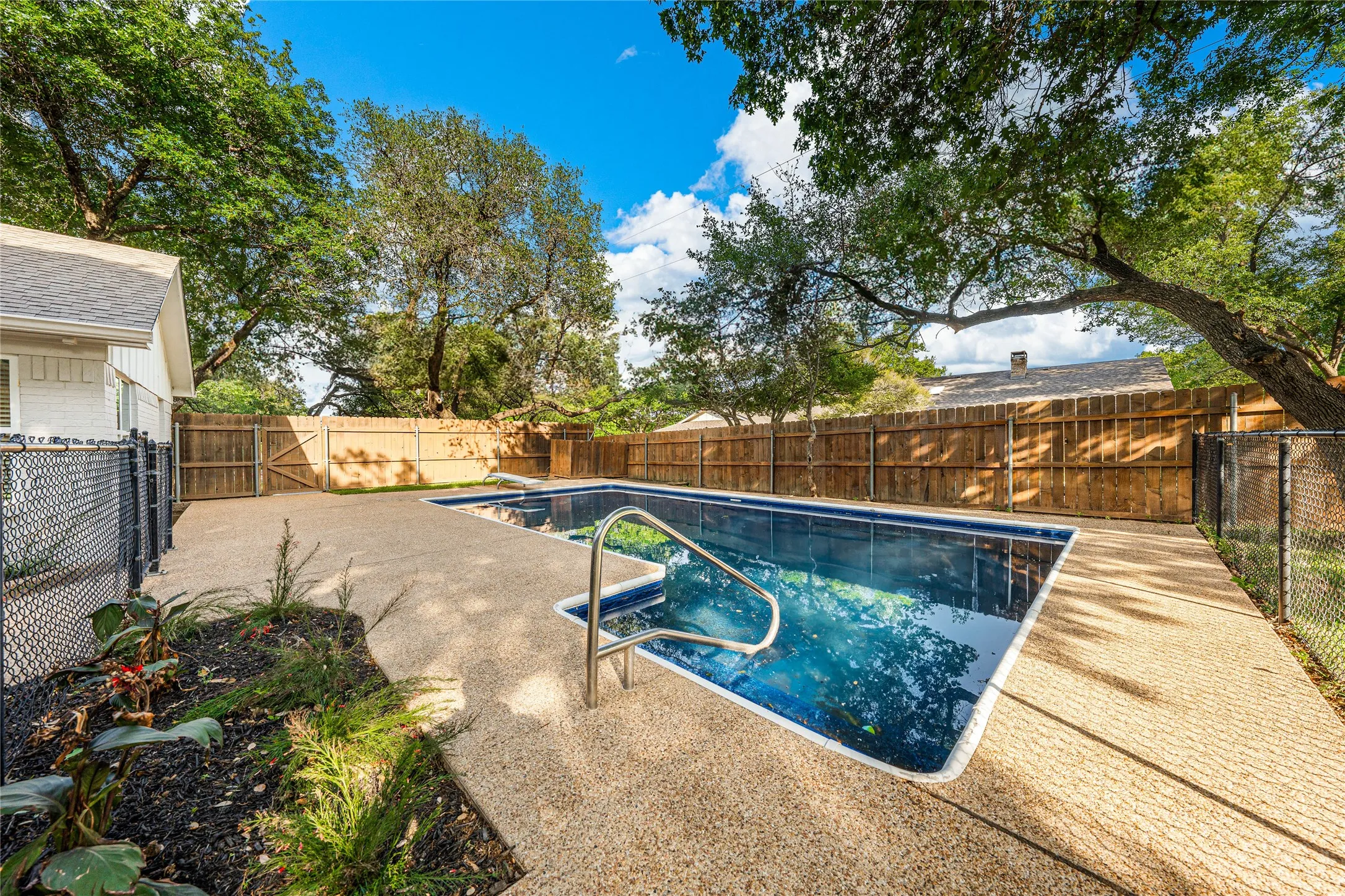 Single Family Residence For Rent in Mc Lennan County , 9916 Sandalwood Drive, Woodway, Texas 76712, 3 Bedroom, 3 Bathroom, 2 Garage spaces, 2,575 Sqft, built in 1978, mls#21364053, Real Estate Agent in Woodway, Homes For Rent in Mc Lennan county, Homes For Rent in Woodway, Realtor in Woodway Texas, Real Estate Brokerage Independent Realty Texas, Luminita Cordes Realtor