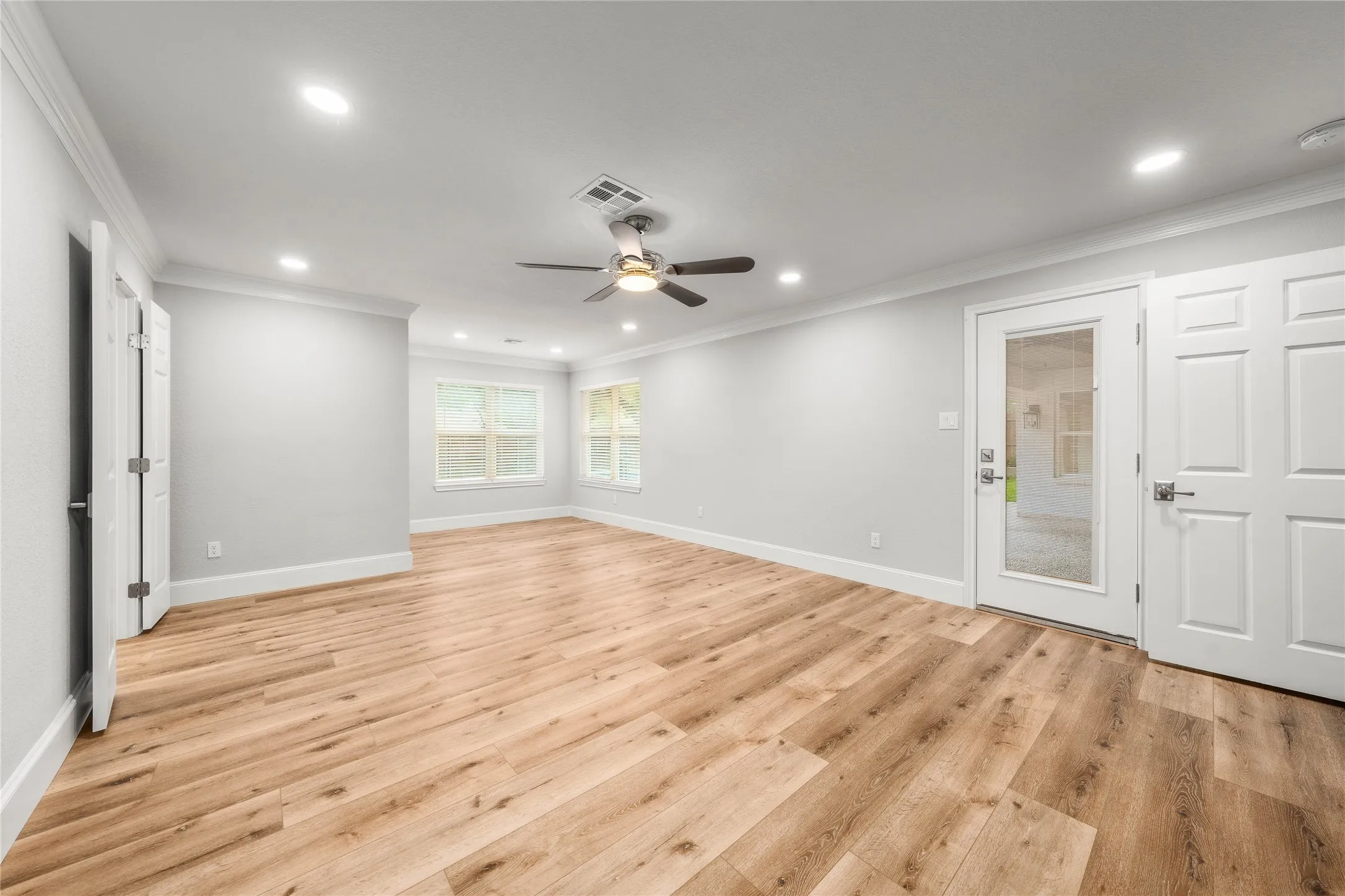 Single Family Residence For Rent in Mc Lennan County , 9916 Sandalwood Drive, Woodway, Texas 76712, 3 Bedroom, 3 Bathroom, 2 Garage spaces, 2,575 Sqft, built in 1978, mls#21364053, Real Estate Agent in Woodway, Homes For Rent in Mc Lennan county, Homes For Rent in Woodway, Realtor in Woodway Texas, Real Estate Brokerage Independent Realty Texas, Luminita Cordes Realtor