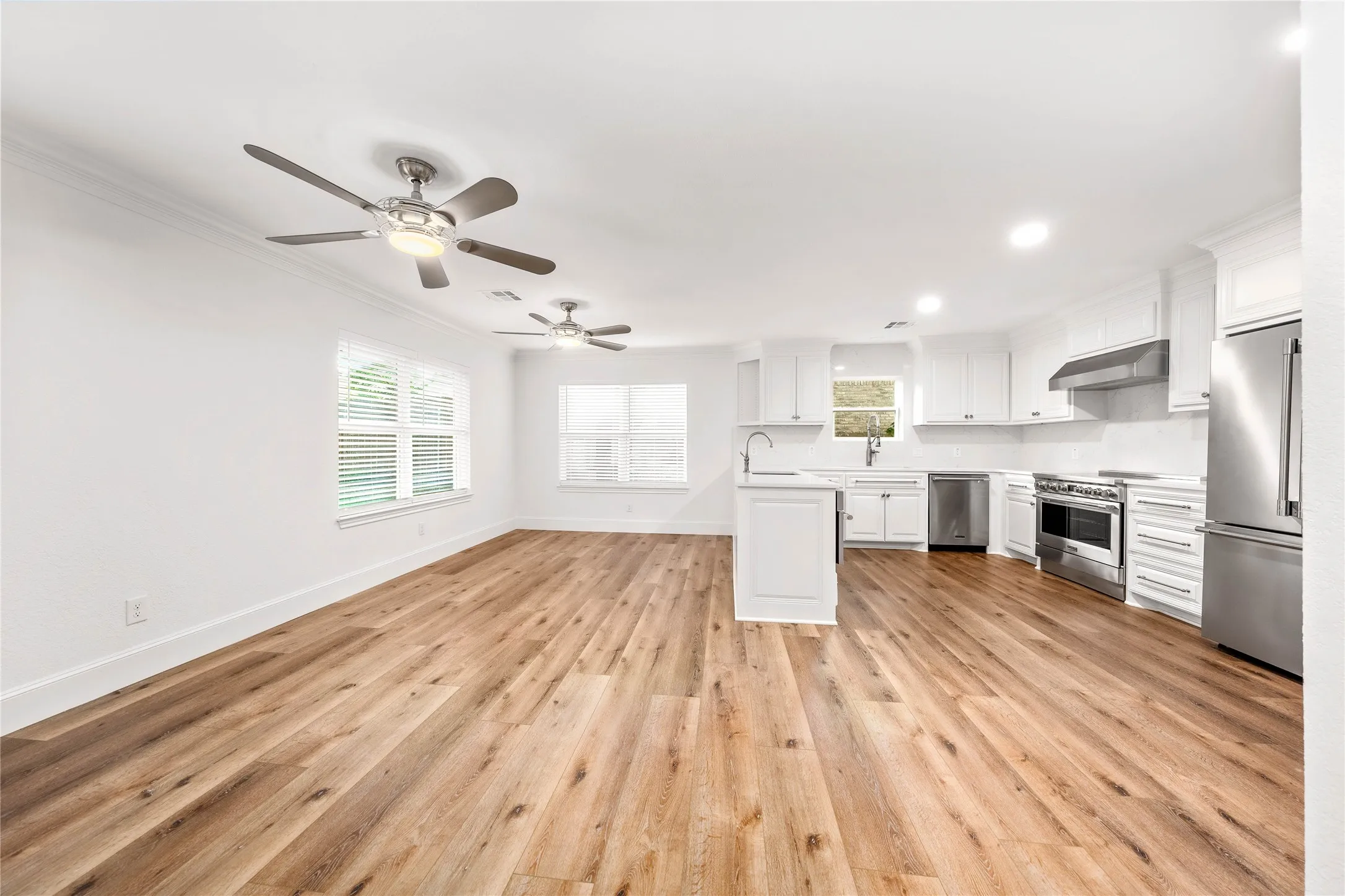 Single Family Residence For Rent in Mc Lennan County , 9916 Sandalwood Drive, Woodway, Texas 76712, 3 Bedroom, 3 Bathroom, 2 Garage spaces, 2,575 Sqft, built in 1978, mls#21364053, Real Estate Agent in Woodway, Homes For Rent in Mc Lennan county, Homes For Rent in Woodway, Realtor in Woodway Texas, Real Estate Brokerage Independent Realty Texas, Luminita Cordes Realtor