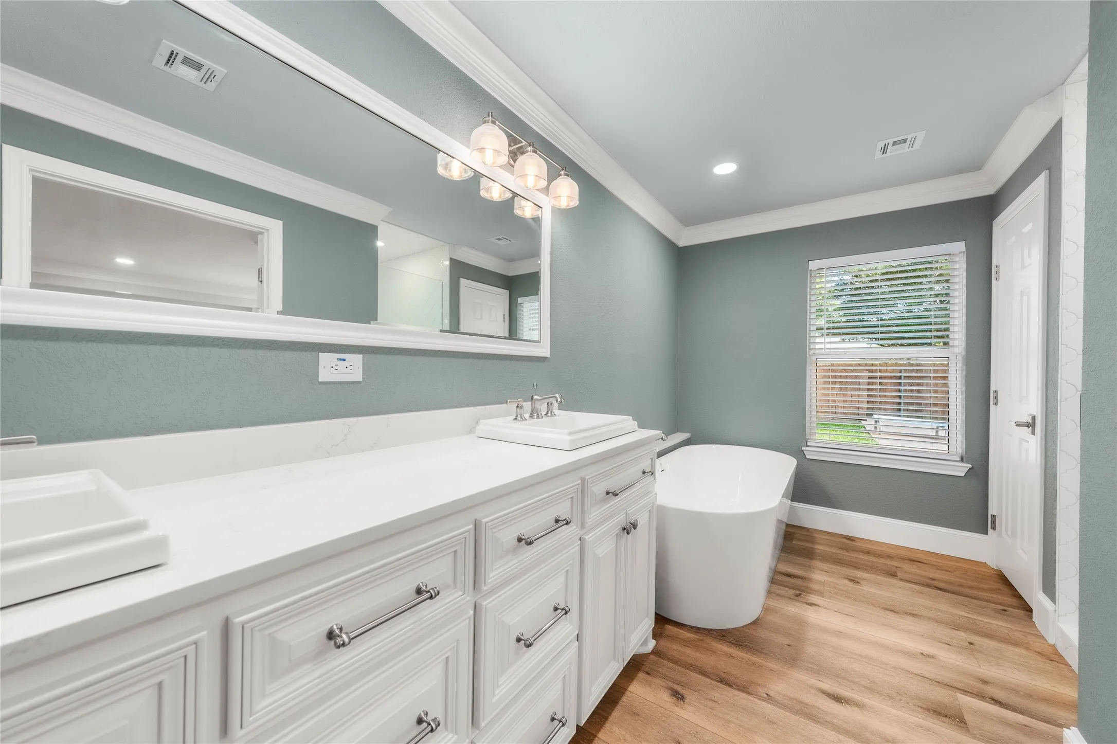 Single Family Residence For Rent in Mc Lennan County , 9916 Sandalwood Drive, Woodway, Texas 76712, 3 Bedroom, 3 Bathroom, 2 Garage spaces, 2,575 Sqft, built in 1978, mls#21364053, Real Estate Agent in Woodway, Homes For Rent in Mc Lennan county, Homes For Rent in Woodway, Realtor in Woodway Texas, Real Estate Brokerage Independent Realty Texas, Luminita Cordes Realtor