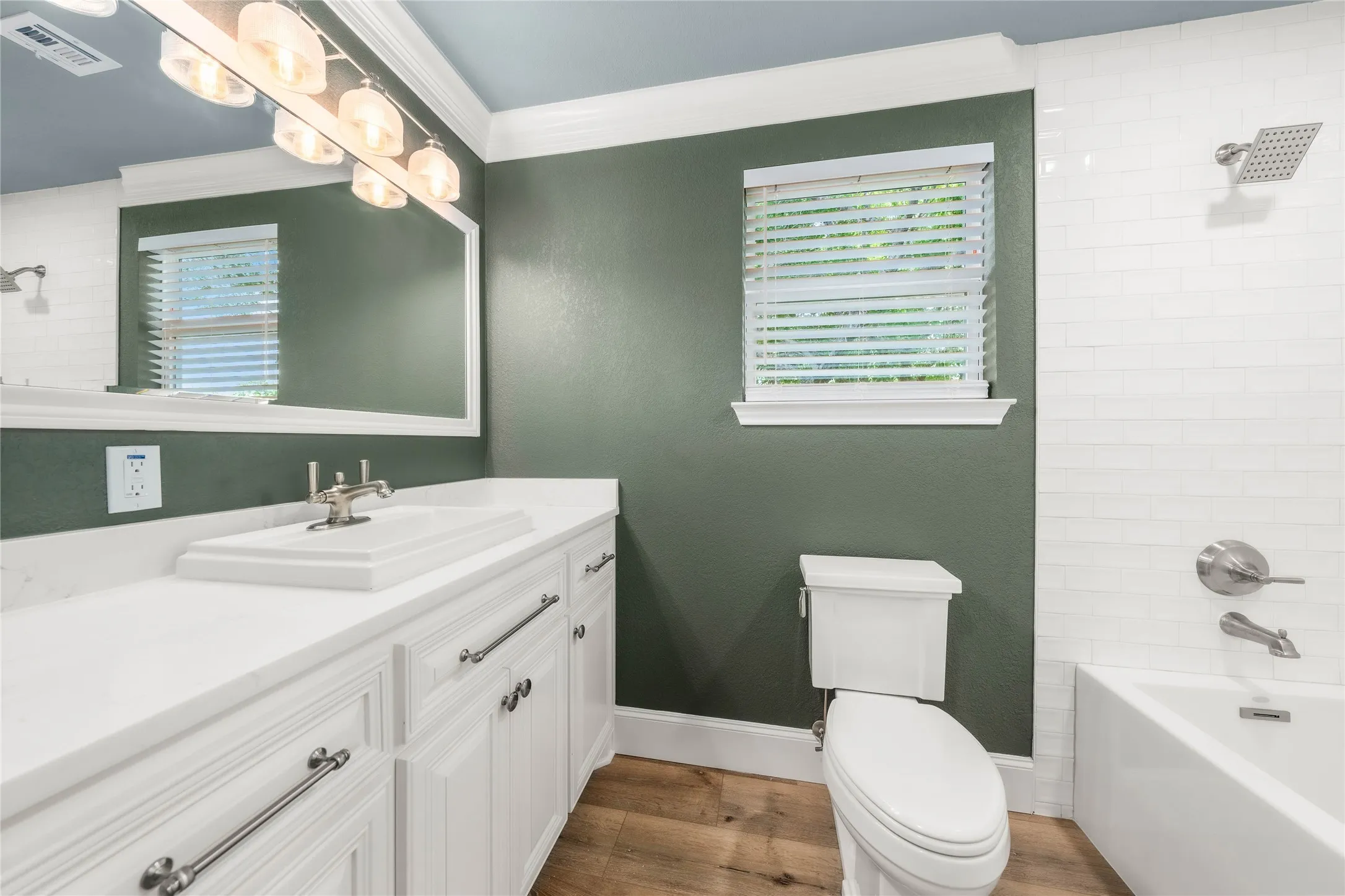 Single Family Residence For Rent in Mc Lennan County , 9916 Sandalwood Drive, Woodway, Texas 76712, 3 Bedroom, 3 Bathroom, 2 Garage spaces, 2,575 Sqft, built in 1978, mls#21364053, Real Estate Agent in Woodway, Homes For Rent in Mc Lennan county, Homes For Rent in Woodway, Realtor in Woodway Texas, Real Estate Brokerage Independent Realty Texas, Luminita Cordes Realtor