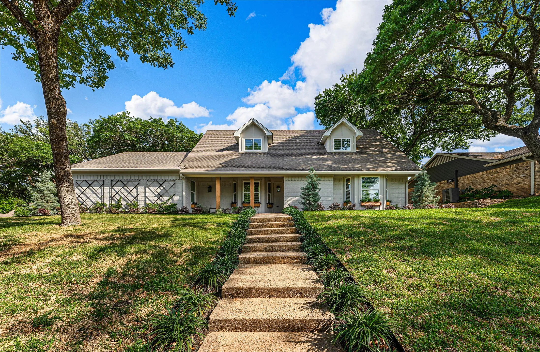 Single Family Residence For Rent in Mc Lennan County , 9916 Sandalwood Drive, Woodway, Texas 76712, 3 Bedroom, 3 Bathroom, 2 Garage spaces, 2,575 Sqft, built in 1978, mls#21364053, Real Estate Agent in Woodway, Homes For Rent in Mc Lennan county, Homes For Rent in Woodway, Realtor in Woodway Texas, Real Estate Brokerage Independent Realty Texas, Luminita Cordes Realtor