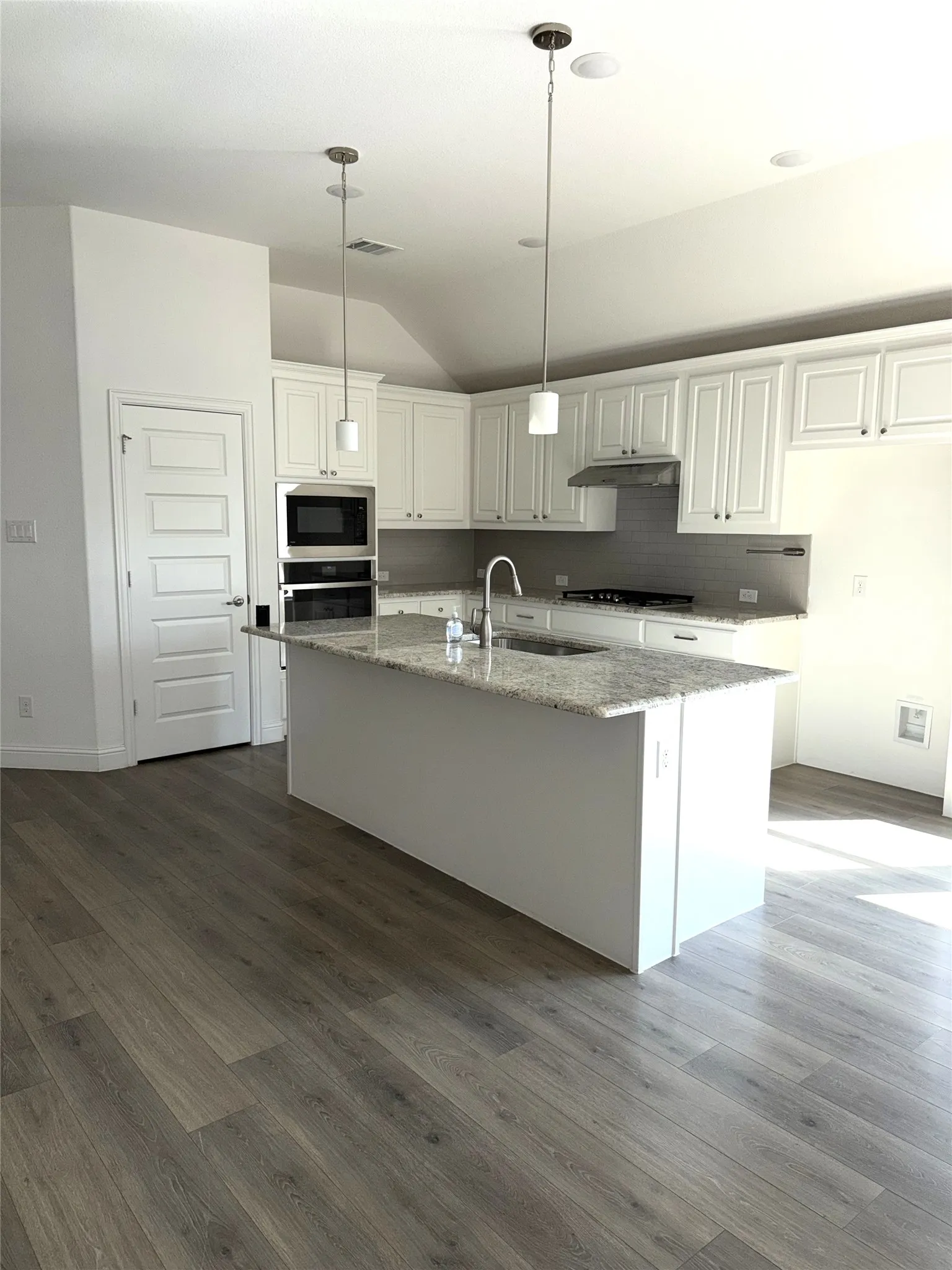 Single Family Residence For Rent in Collin County , 3303 Montgomery Avenue, Melissa, Texas 75454, 4 Bedroom, 3 Bathroom, 2 Garage spaces, 2,348 Sqft, built in 2020, mls#21364055, Real Estate Agent in Melissa, Homes For Rent in Collin county, Homes For Rent in Melissa, Realtor in Melissa Texas, Real Estate Brokerage Independent Realty Texas, Luminita Cordes Realtor