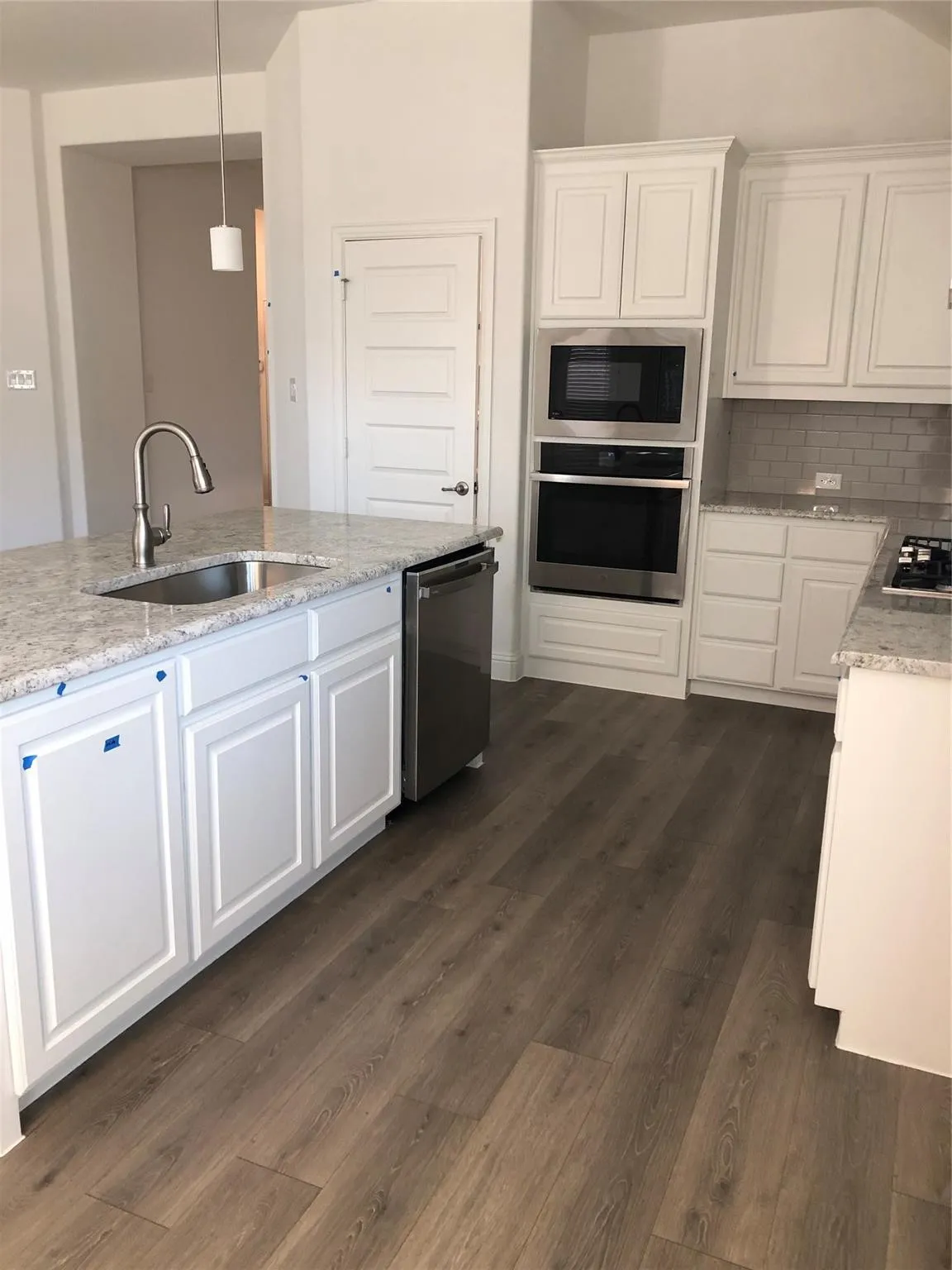 stainless appliances, walk in pantry and gas cooktop